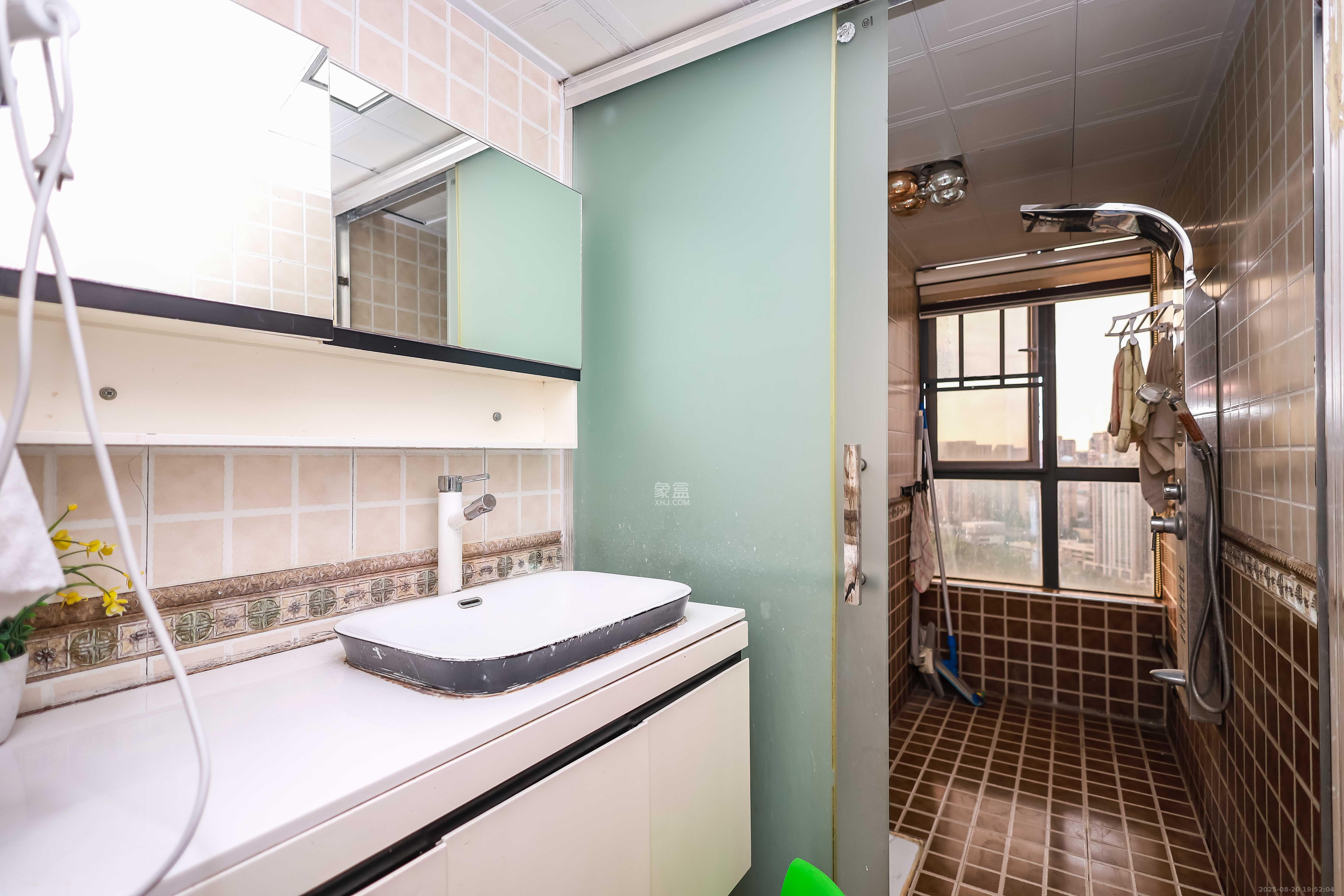 保利麓谷林语C区  4室2厅2卫    125.8万 保利麓谷林语C区  4室2厅2卫    125.8万卫生间