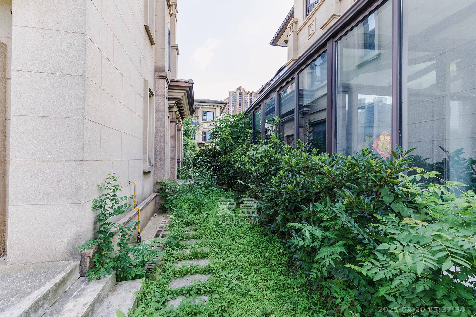 龙湖湘风原著（龙湖湘风星城）  6室2厅4卫    380.0万其他