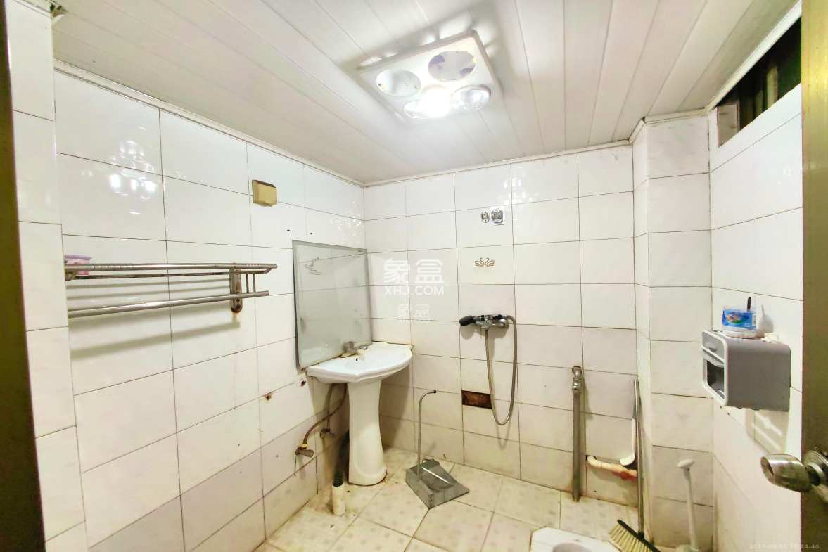 中南汽车世界 2室1厅1卫 1300.0元/月 中南汽车世界 2室1厅1卫 1300.0元/月室内图