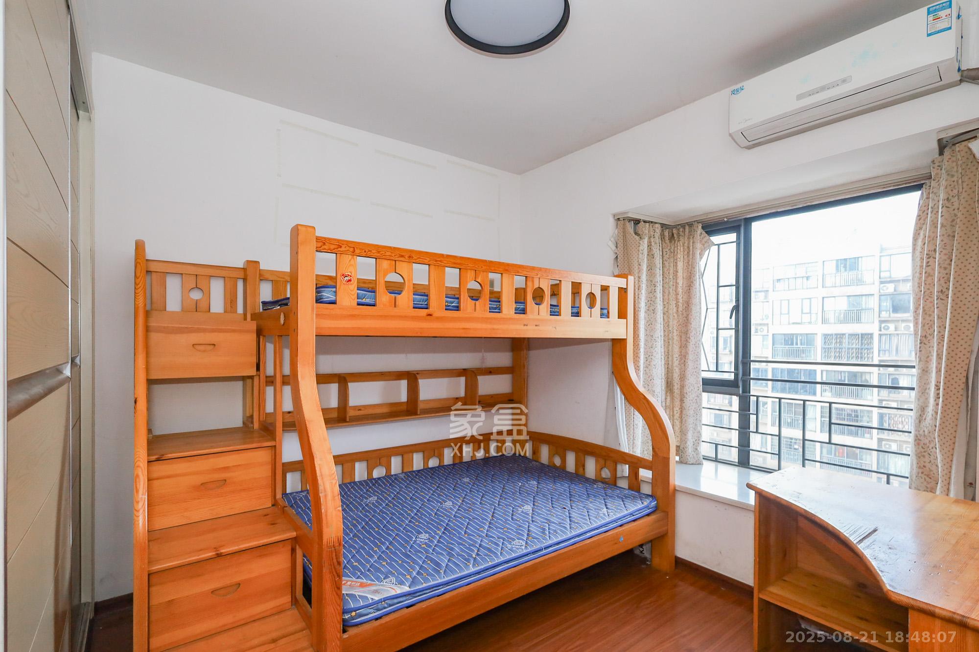 钰龙天下一期  4室2厅2卫    300.0万 钰龙天下一期  4室2厅2卫    300.0万卧室