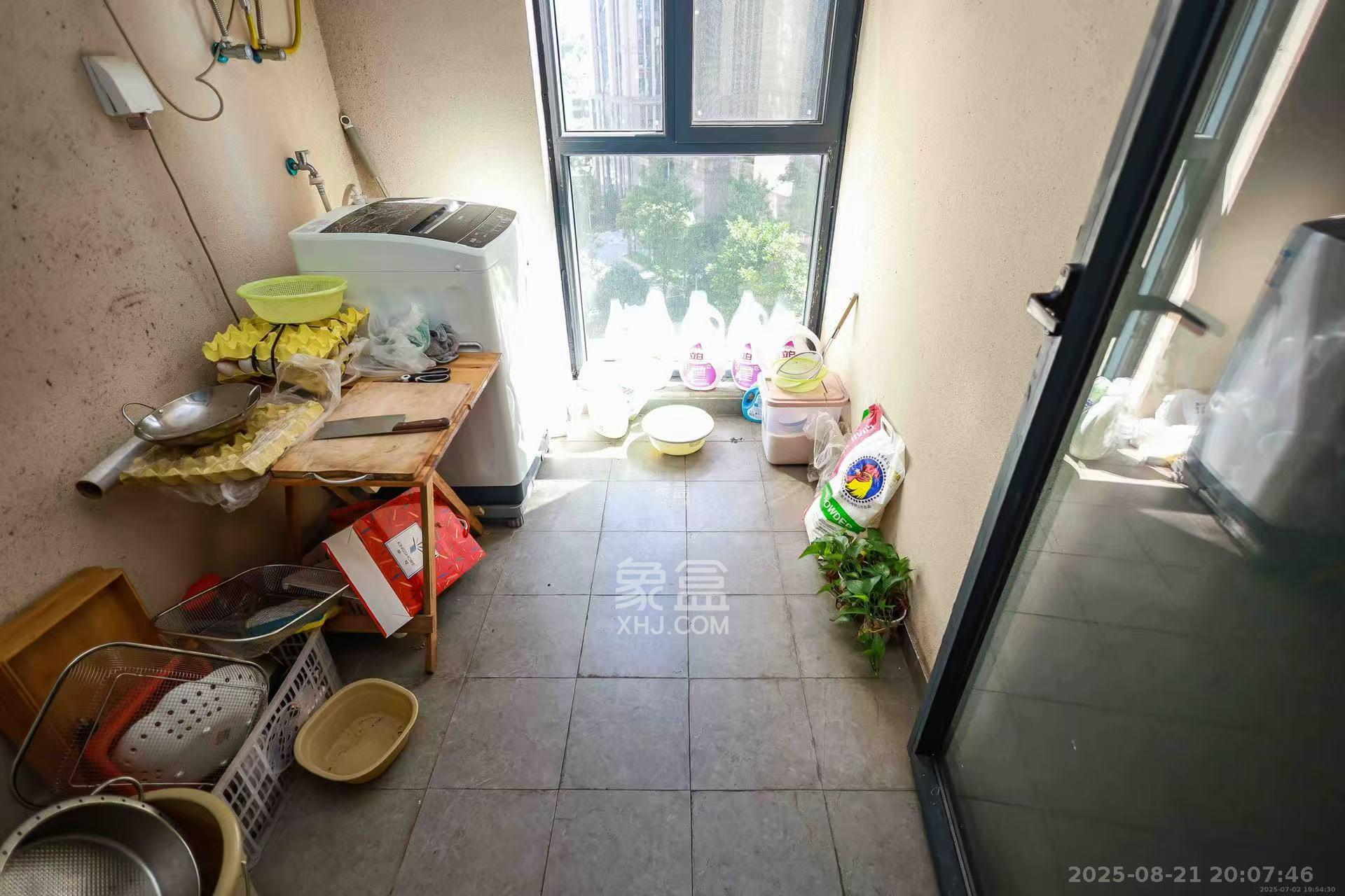 荣泰广场 3室2厅2卫 2800.0元/月 荣泰广场 3室2厅2卫 2800.0元/月室内图