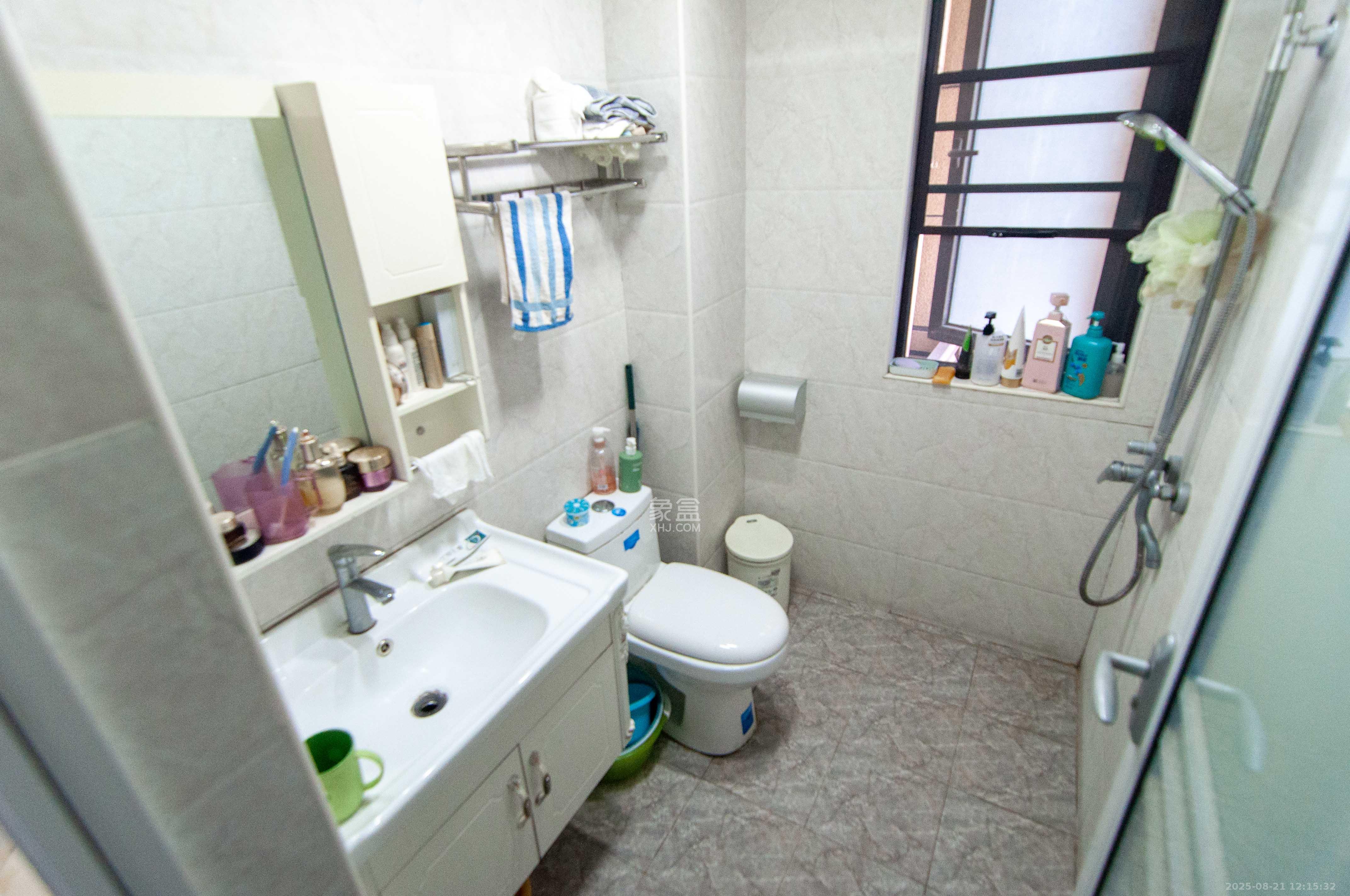 金茂梅溪湖 3室2厅2卫 140.0万 金茂梅溪湖 3室2厅2卫 140.0万卫生间