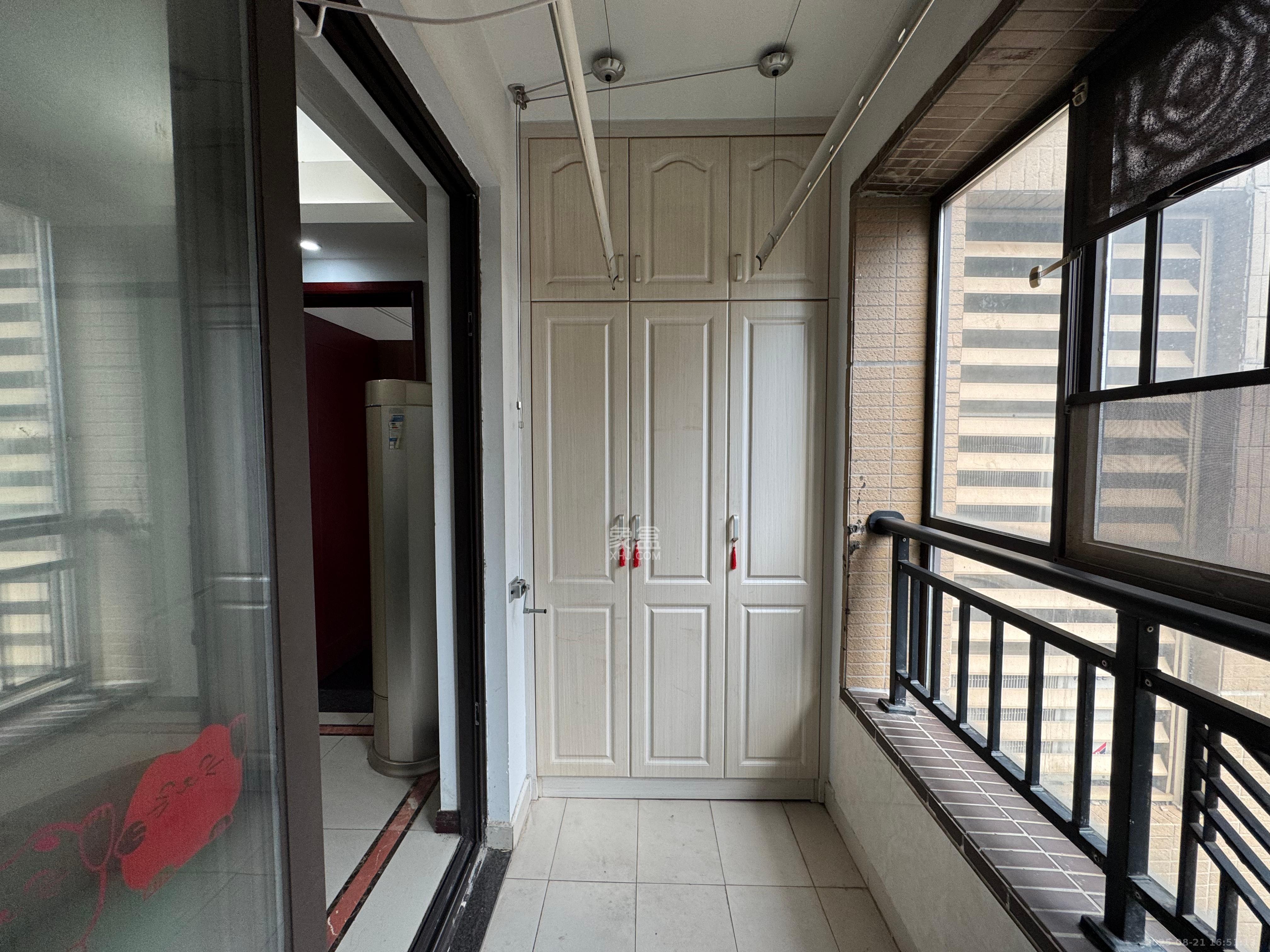 中海国际二期  3室2厅2卫    2000.0元/月 中海国际二期  3室2厅2卫    2000.0元/月室内图