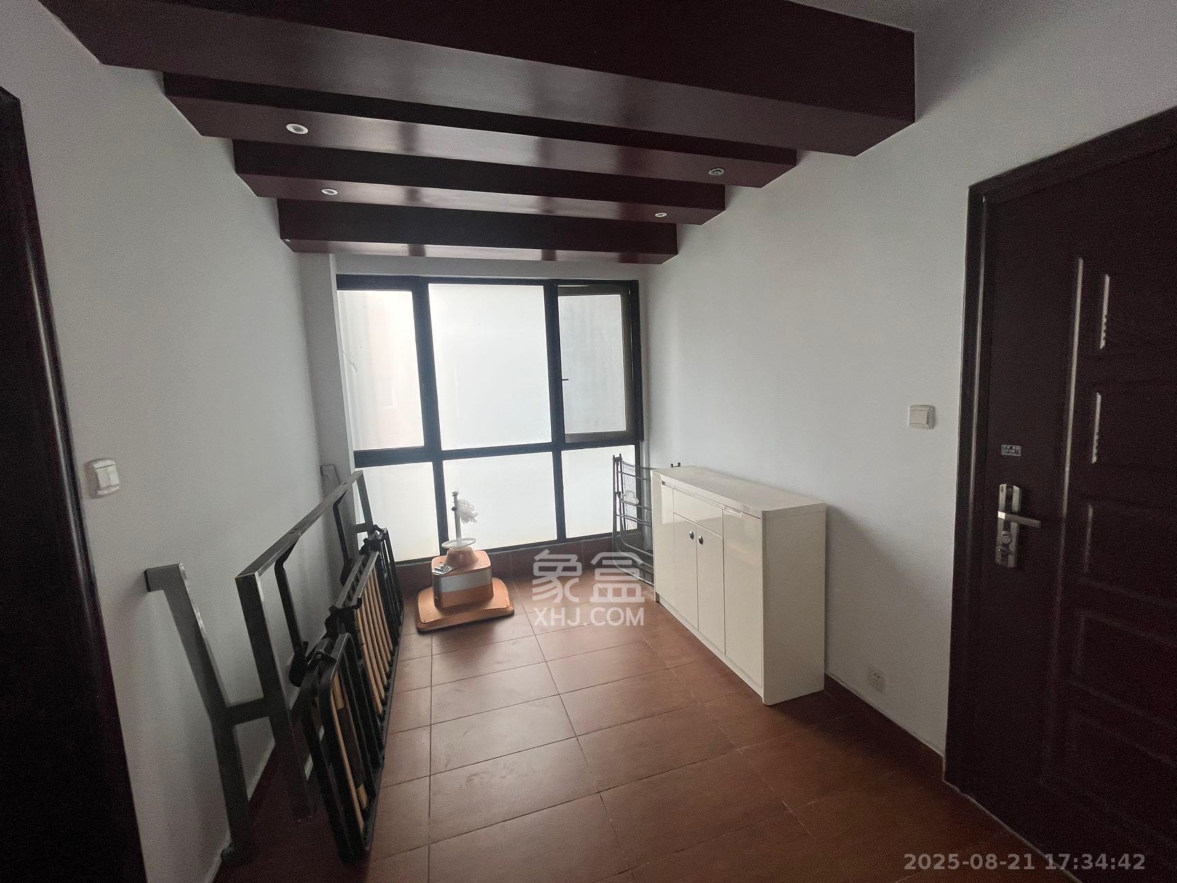 嘉盛华庭(一期、二期、三期)  3室2厅2卫    2400.0元/月 嘉盛华庭(一期、二期、三期)  3室2厅2卫    2400.0元/月室内图