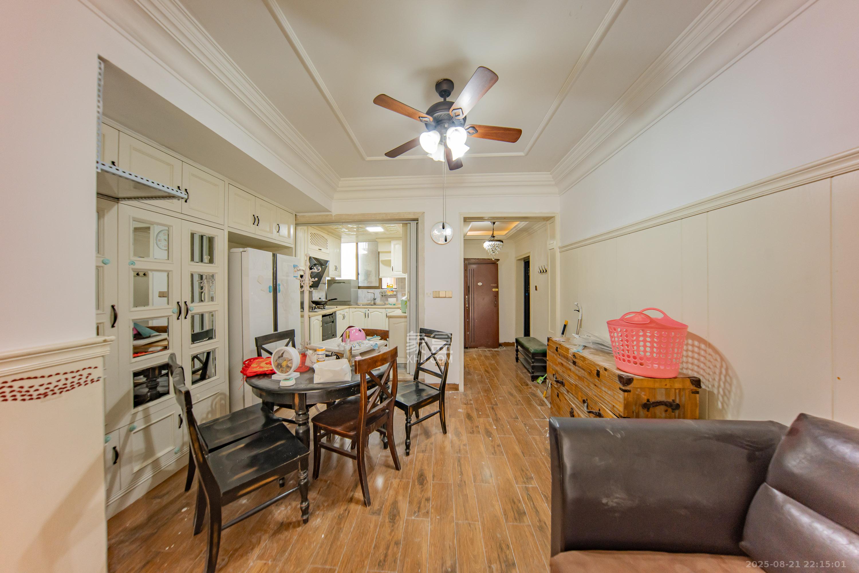 江山帝景哈佛  4室2厅2卫    140.0万客厅