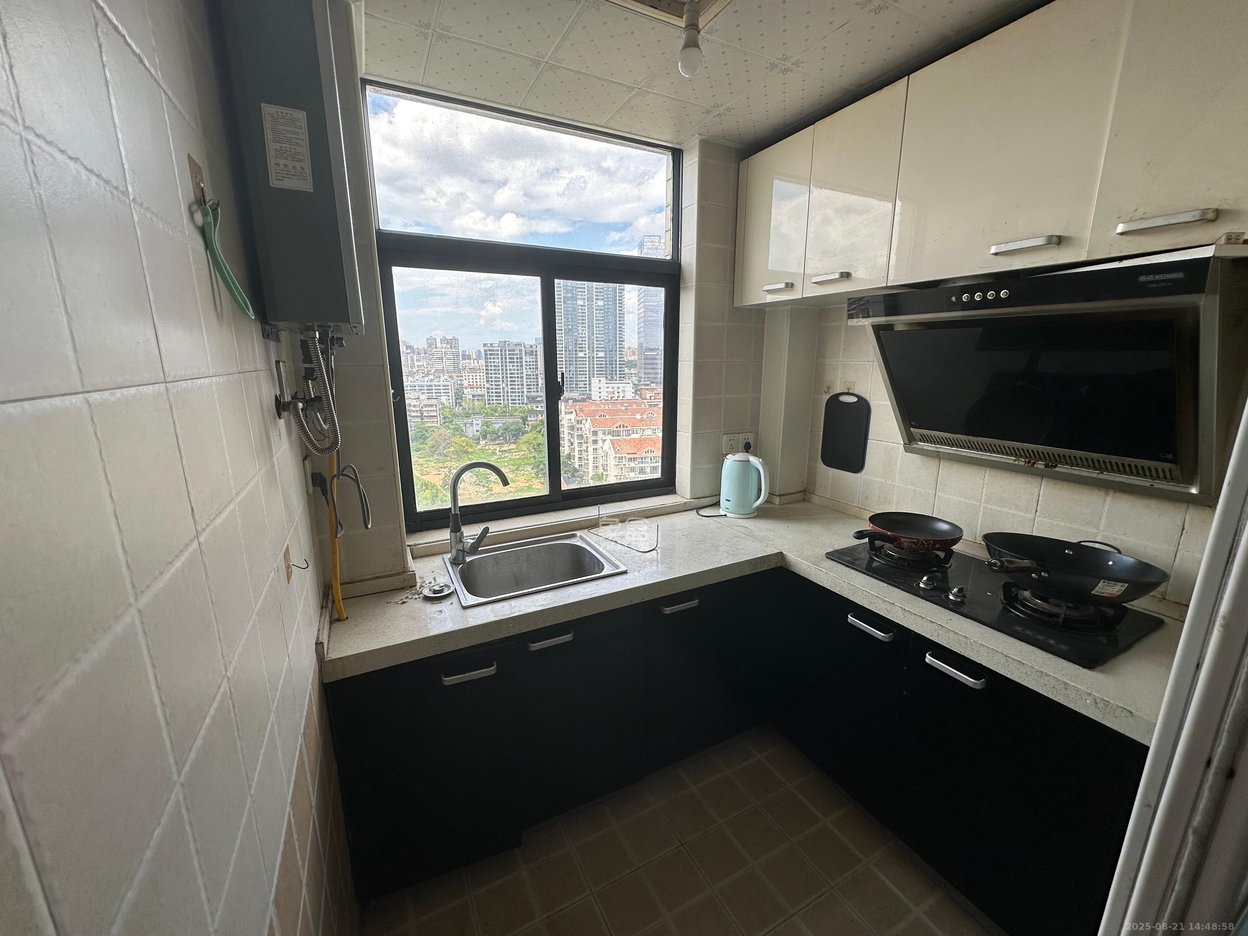 运通尊苑  3室2厅1卫    2400.0元/月 运通尊苑  3室2厅1卫    2400.0元/月室内图