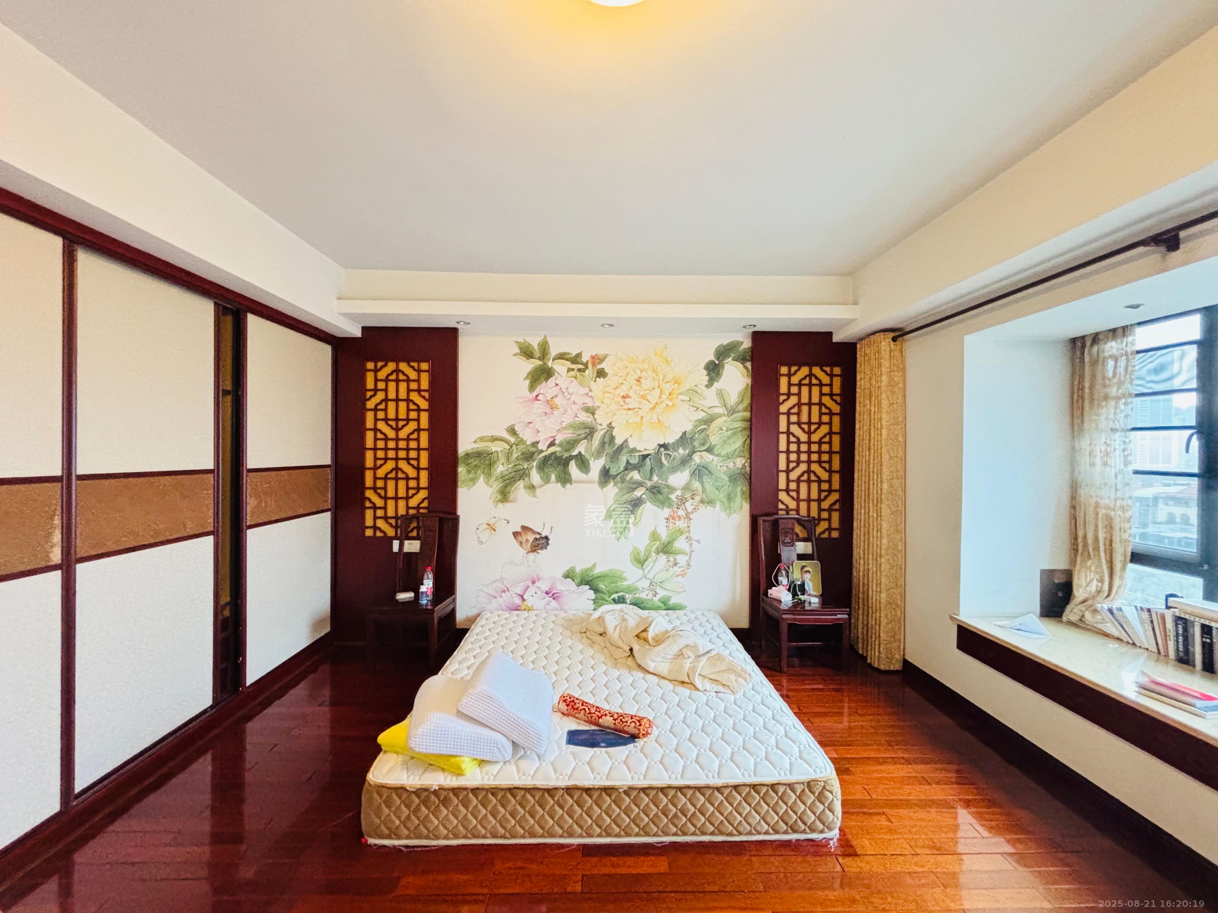 西街花园  4室2厅2卫    4800.0元/月室内图