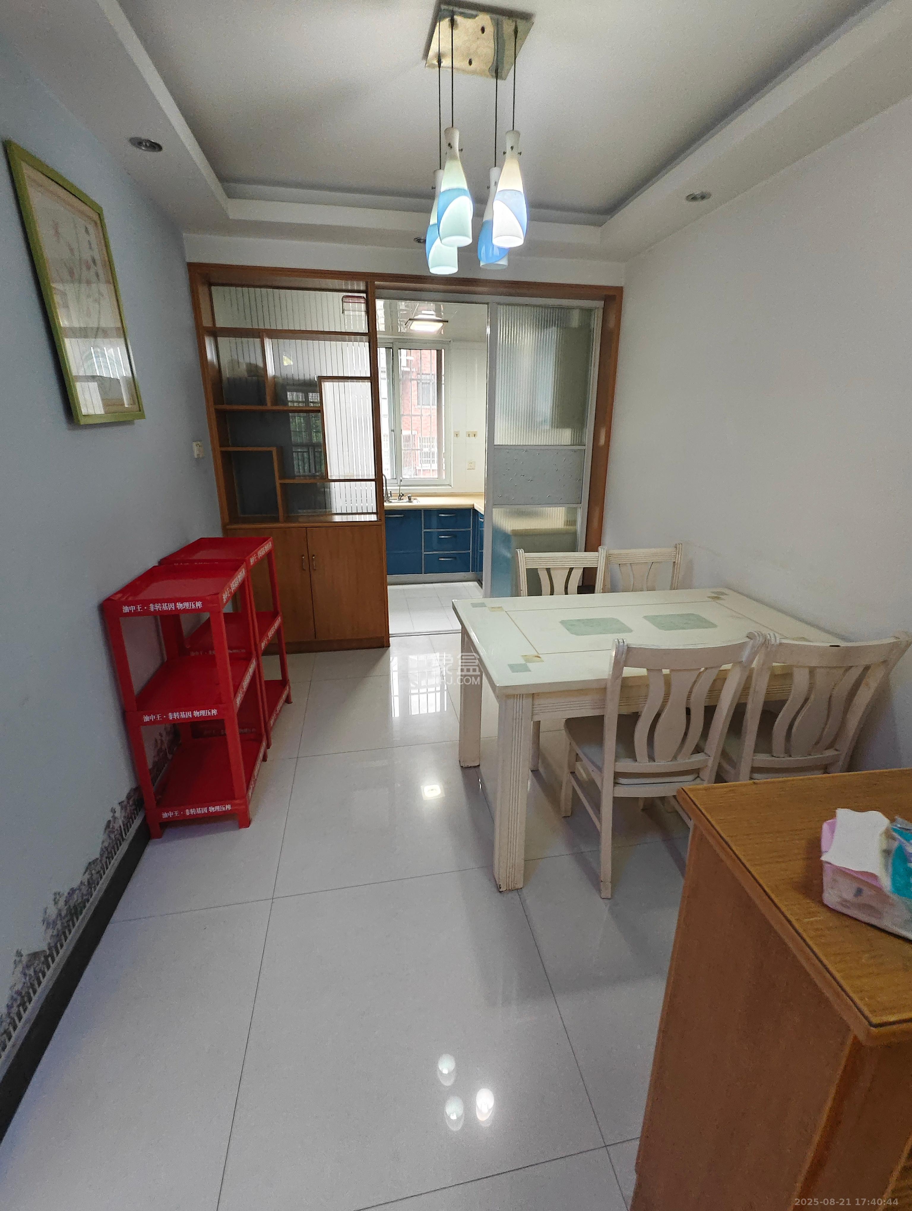 咸嘉新村悦峰园 3室2厅2卫 2200.0元/月 咸嘉新村悦峰园 3室2厅2卫 2200.0元/月室内图