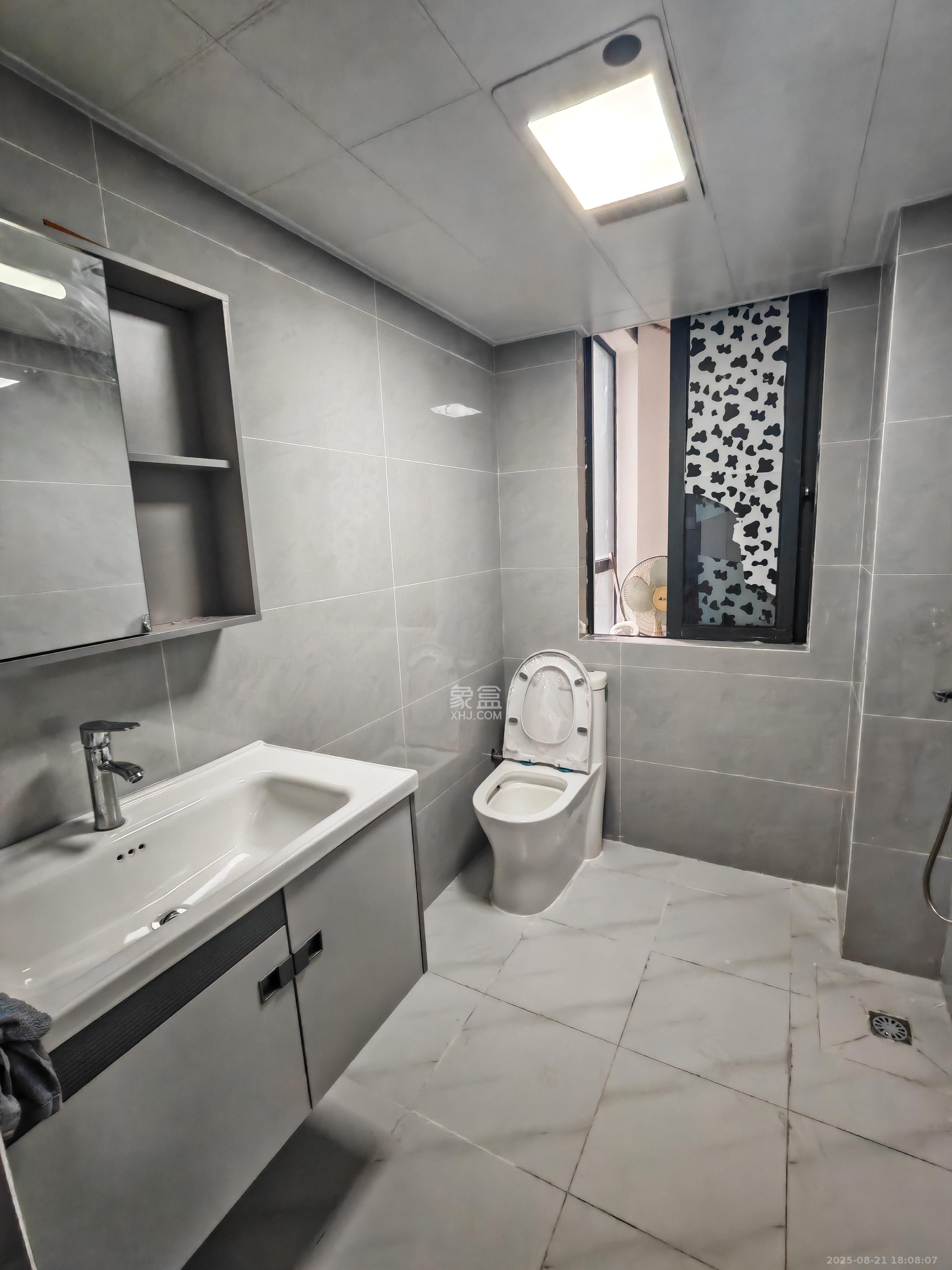 天鸿天府(天鸿中央大院) 3室2厅2卫 2600.0元/月 天鸿天府(天鸿中央大院) 3室2厅2卫 2600.0元/月室内图