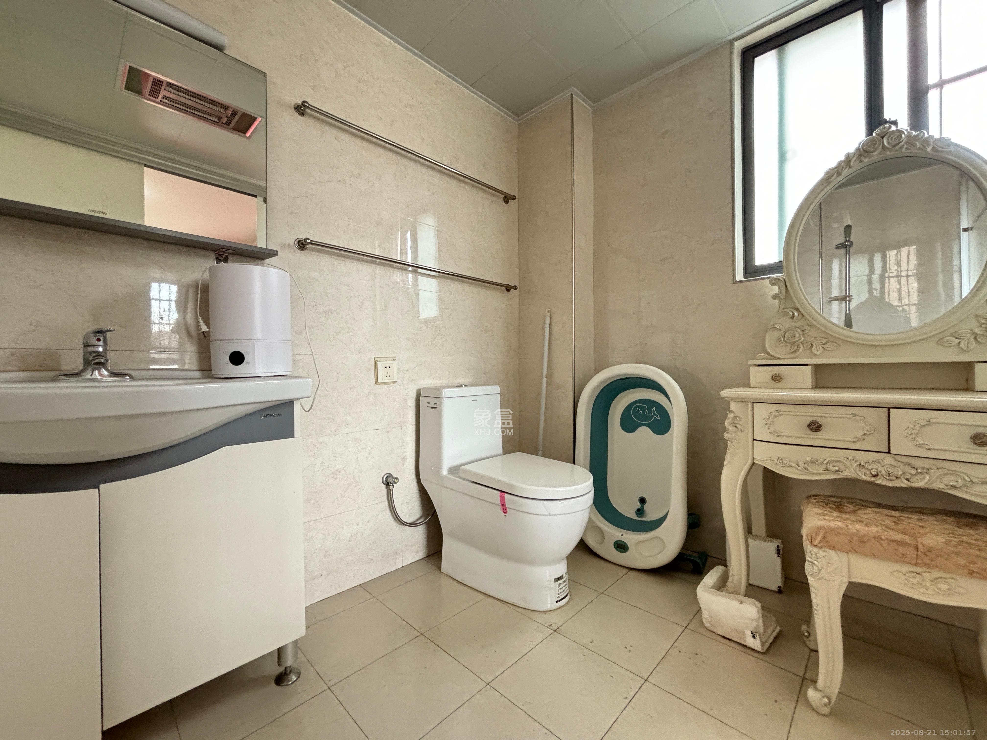 鑫天御景湾 3室2厅2卫 2800.0元/月 鑫天御景湾 3室2厅2卫 2800.0元/月室内图