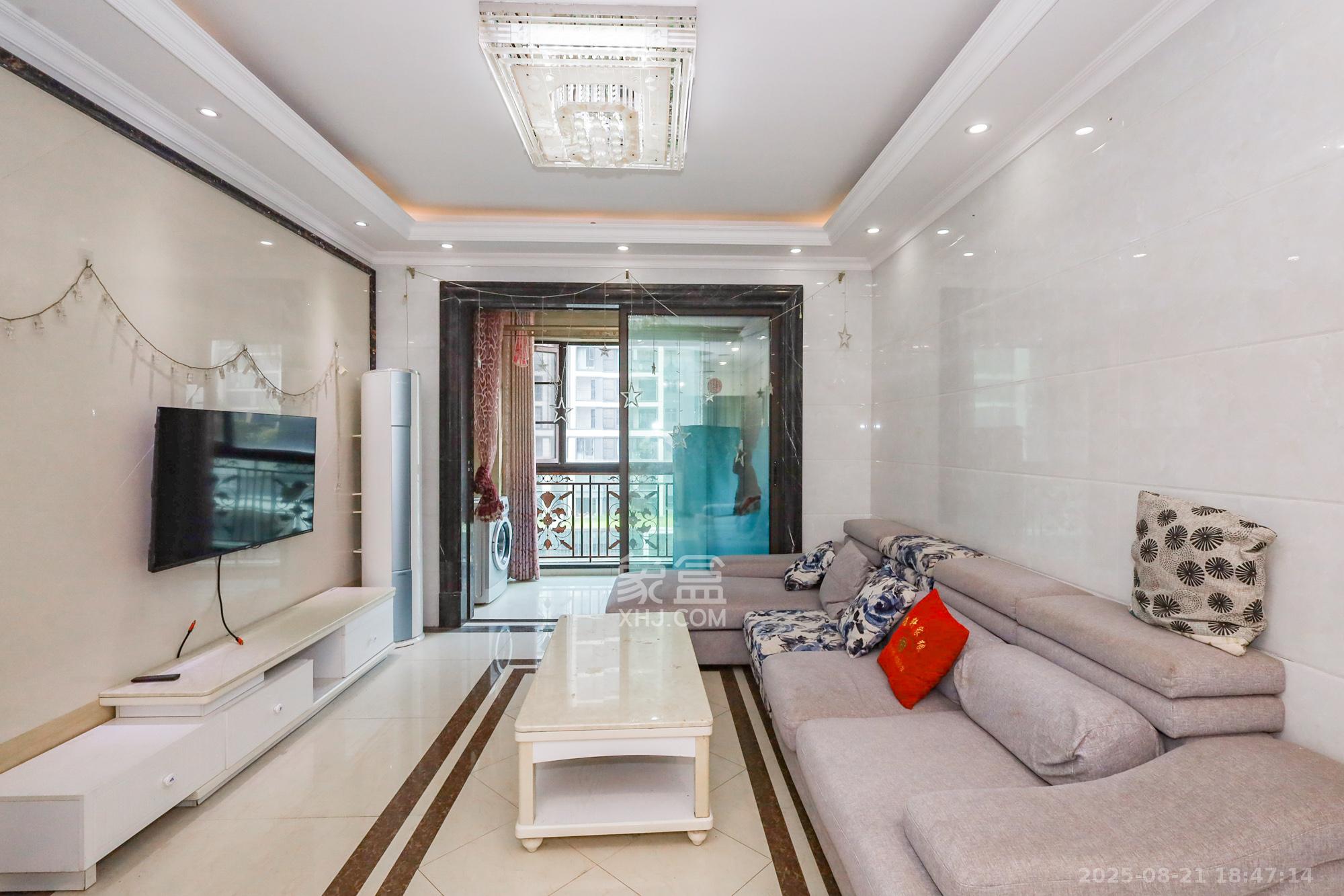 滨江一号（丰泰花园）  3室2厅1卫    79.9万客厅