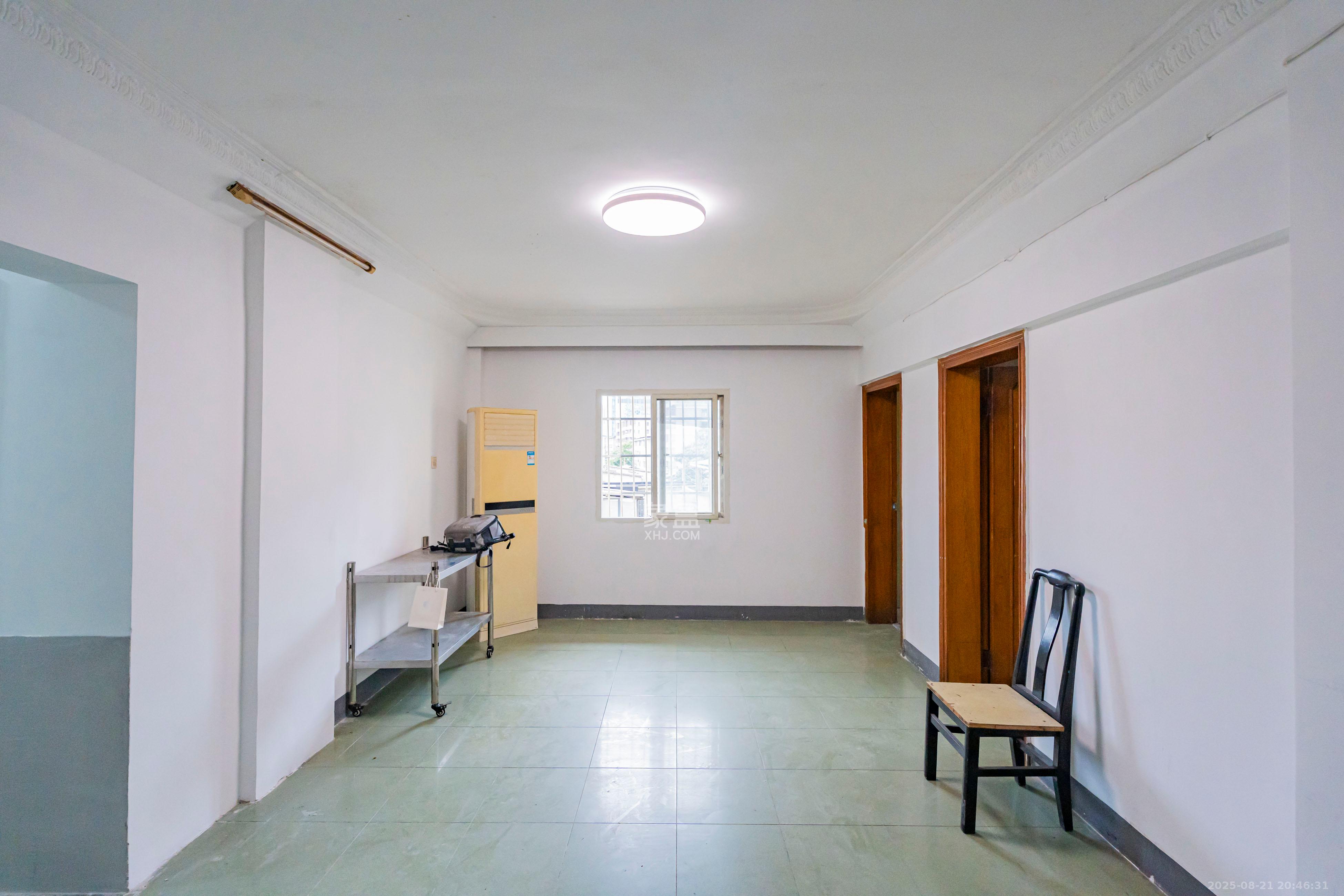 通泰街商居楼 3室1厅1卫 88.0万 通泰街商居楼 3室1厅1卫 88.0万客厅