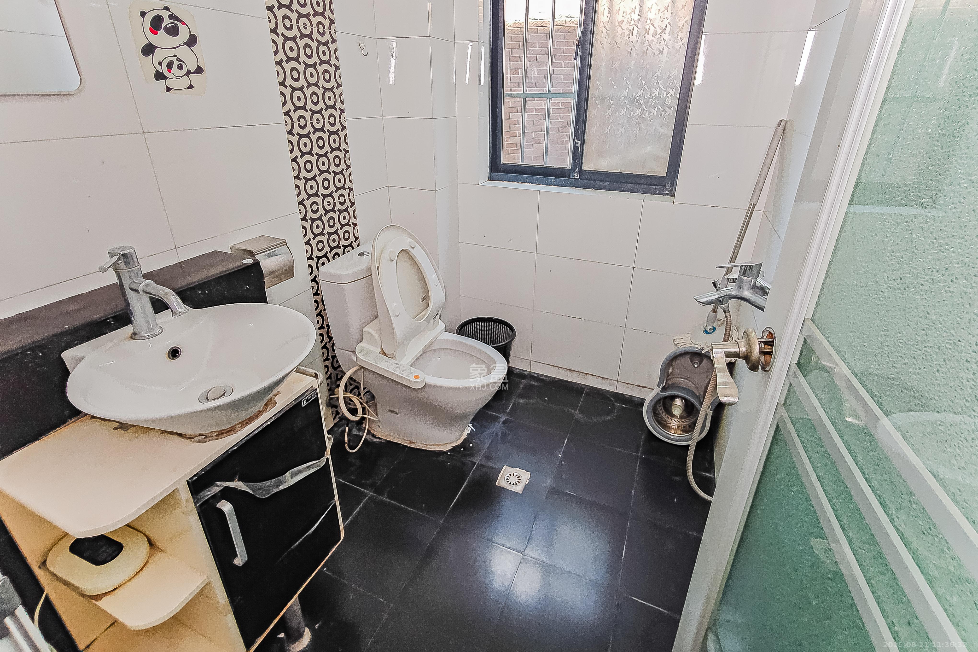 城市森林 1室1厅1卫 53.0万 城市森林 1室1厅1卫 53.0万卫生间