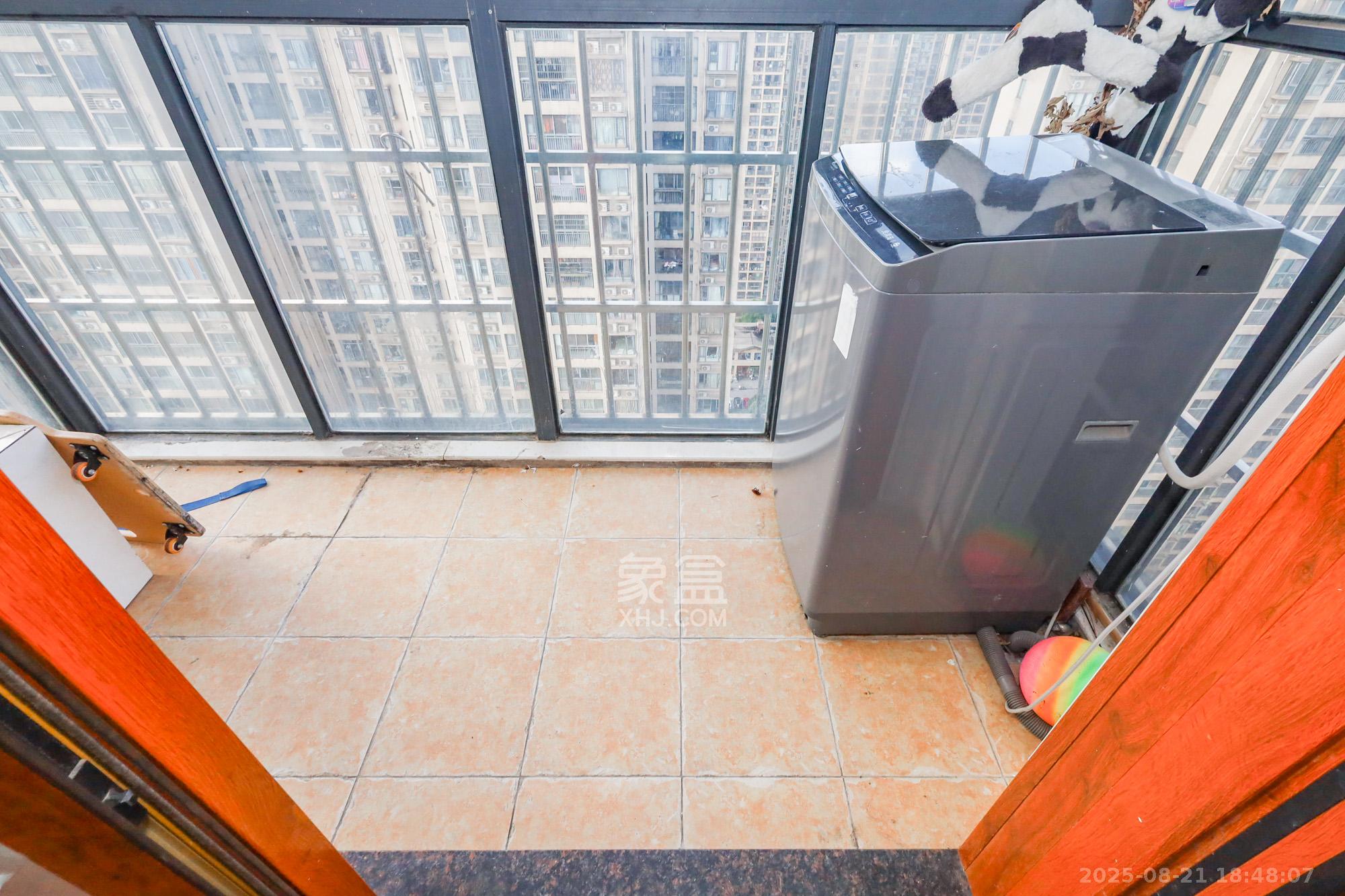 钰龙天下一期  4室2厅2卫    300.0万 钰龙天下一期  4室2厅2卫    300.0万阳台