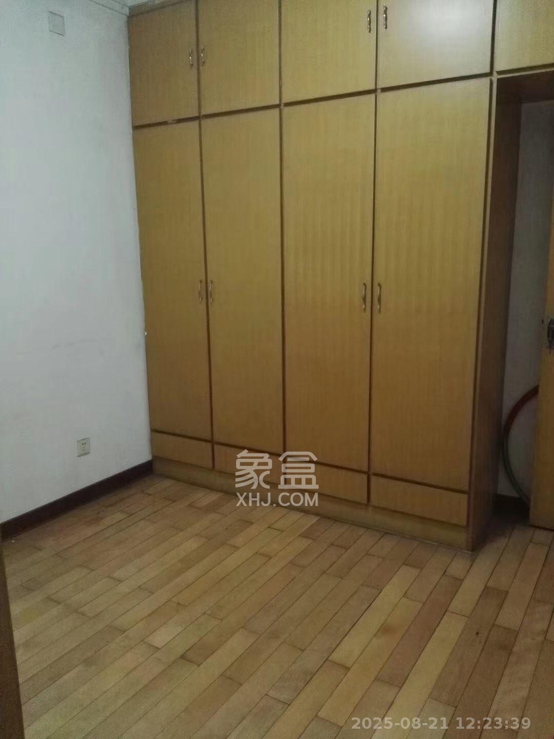 中南家园  3室2厅1卫    1800.0元/月室内图