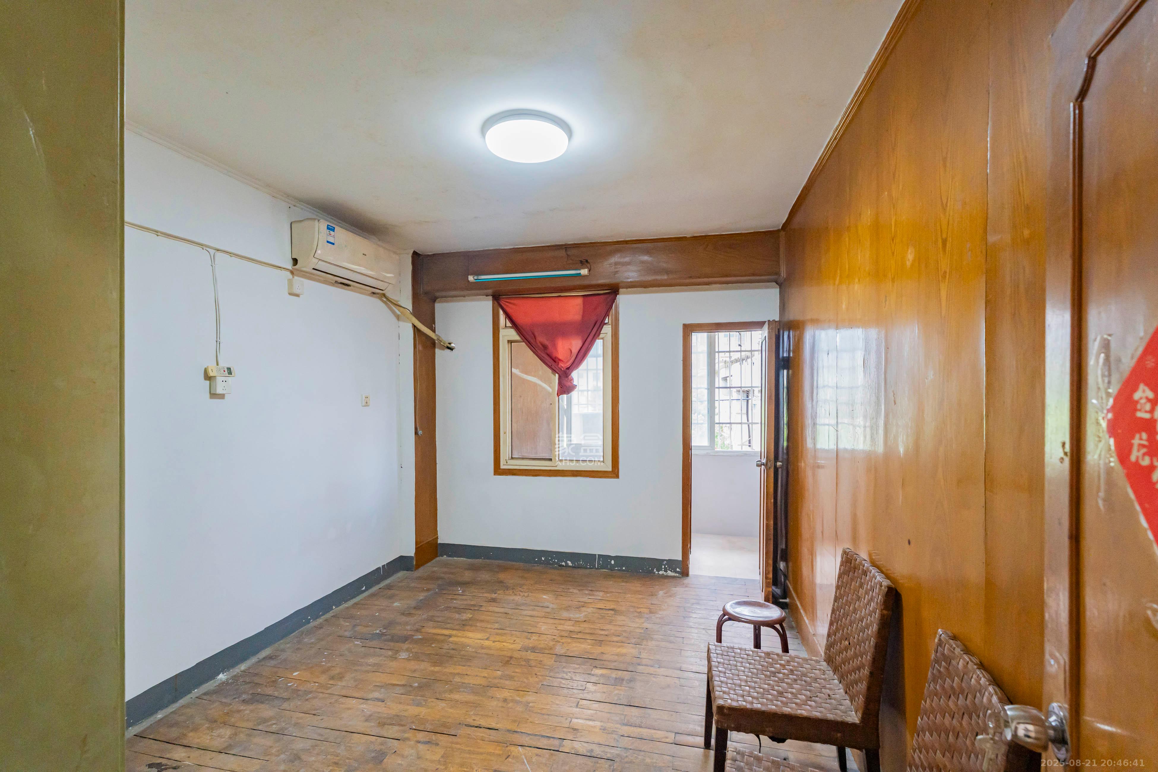 通泰街商居楼  3室1厅1卫    88.0万卧室