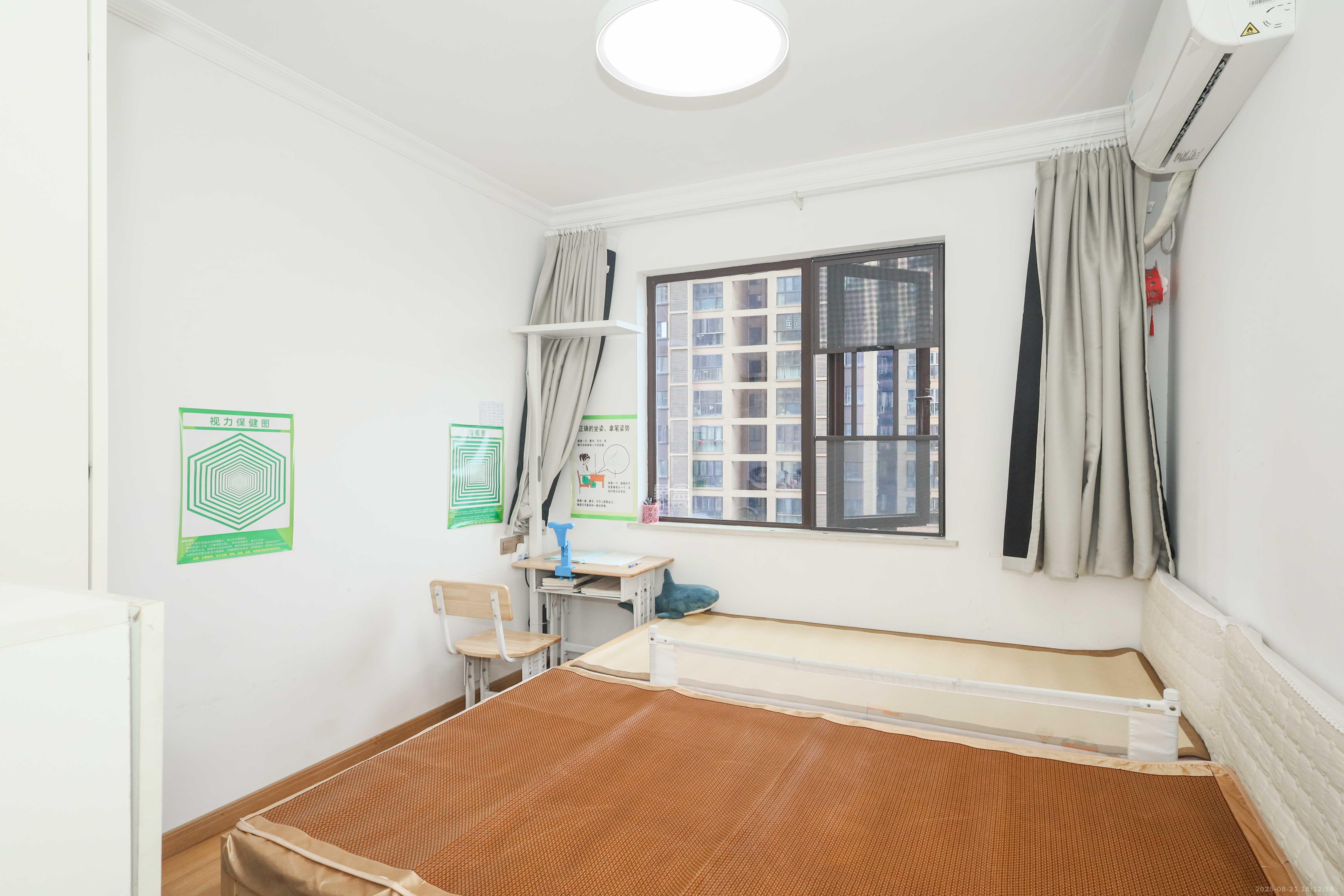 梅溪鑫苑名家  3室2厅2卫    125.0万 梅溪鑫苑名家  3室2厅2卫    125.0万卧室