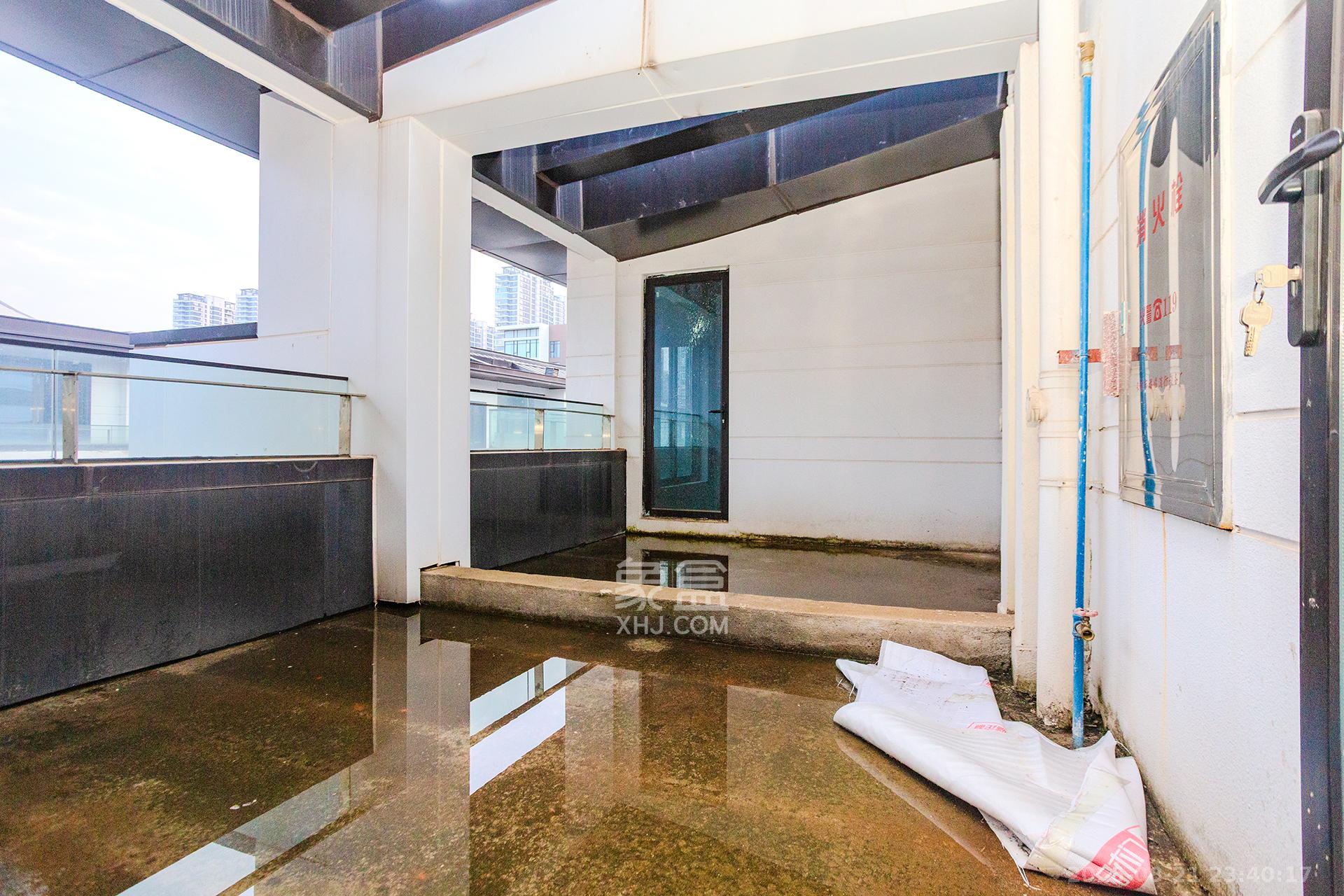 长房润和湘江玥 6室2厅2卫 600.0万 长房润和湘江玥 6室2厅2卫 600.0万阳台