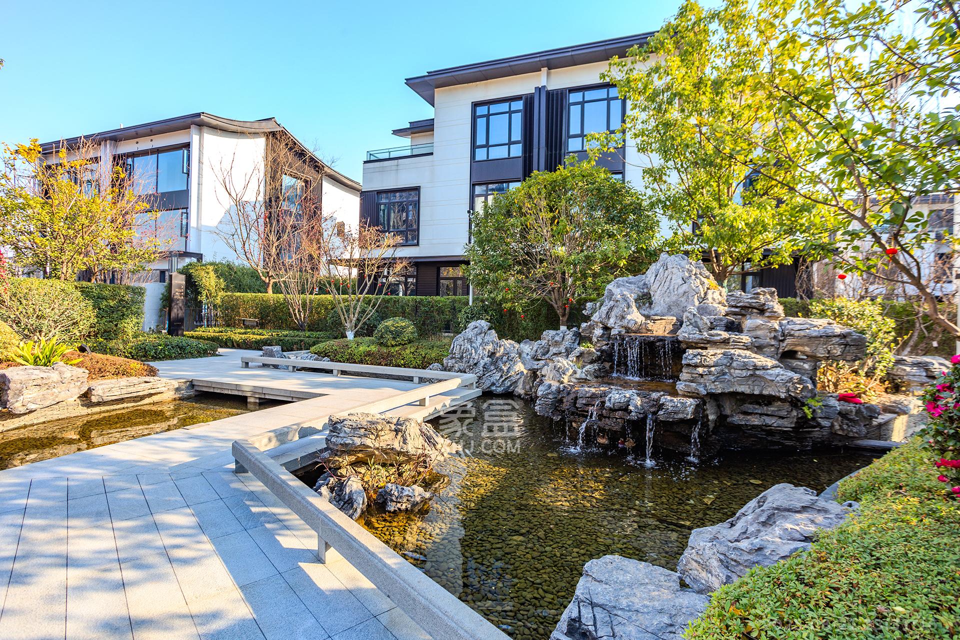 长房润和湘江玥 6室2厅4卫 700.0万 长房润和湘江玥 6室2厅4卫 700.0万其他