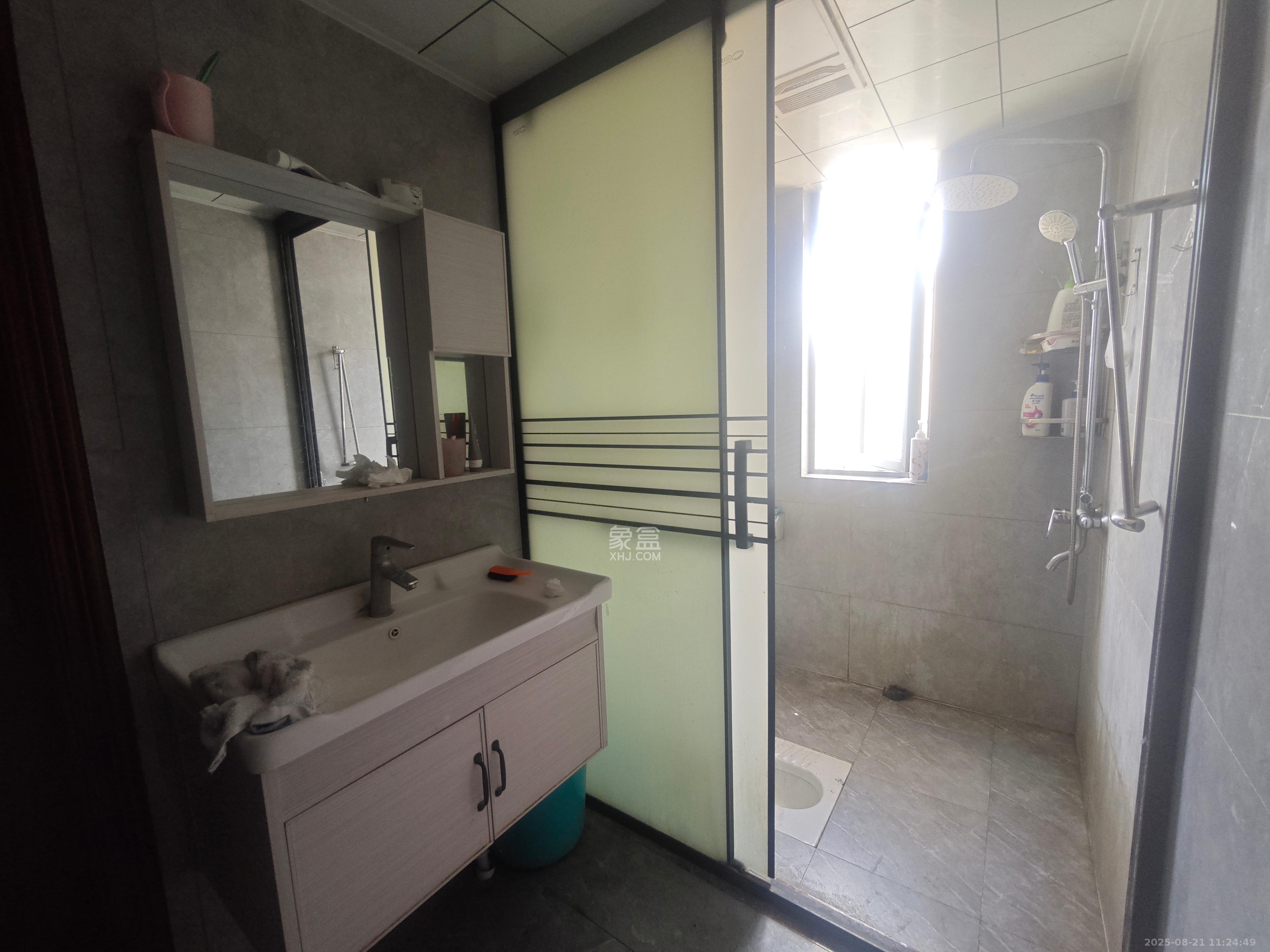 星城新宇川河苑 3室2厅1卫 2200.0元/月 星城新宇川河苑 3室2厅1卫 2200.0元/月室内图