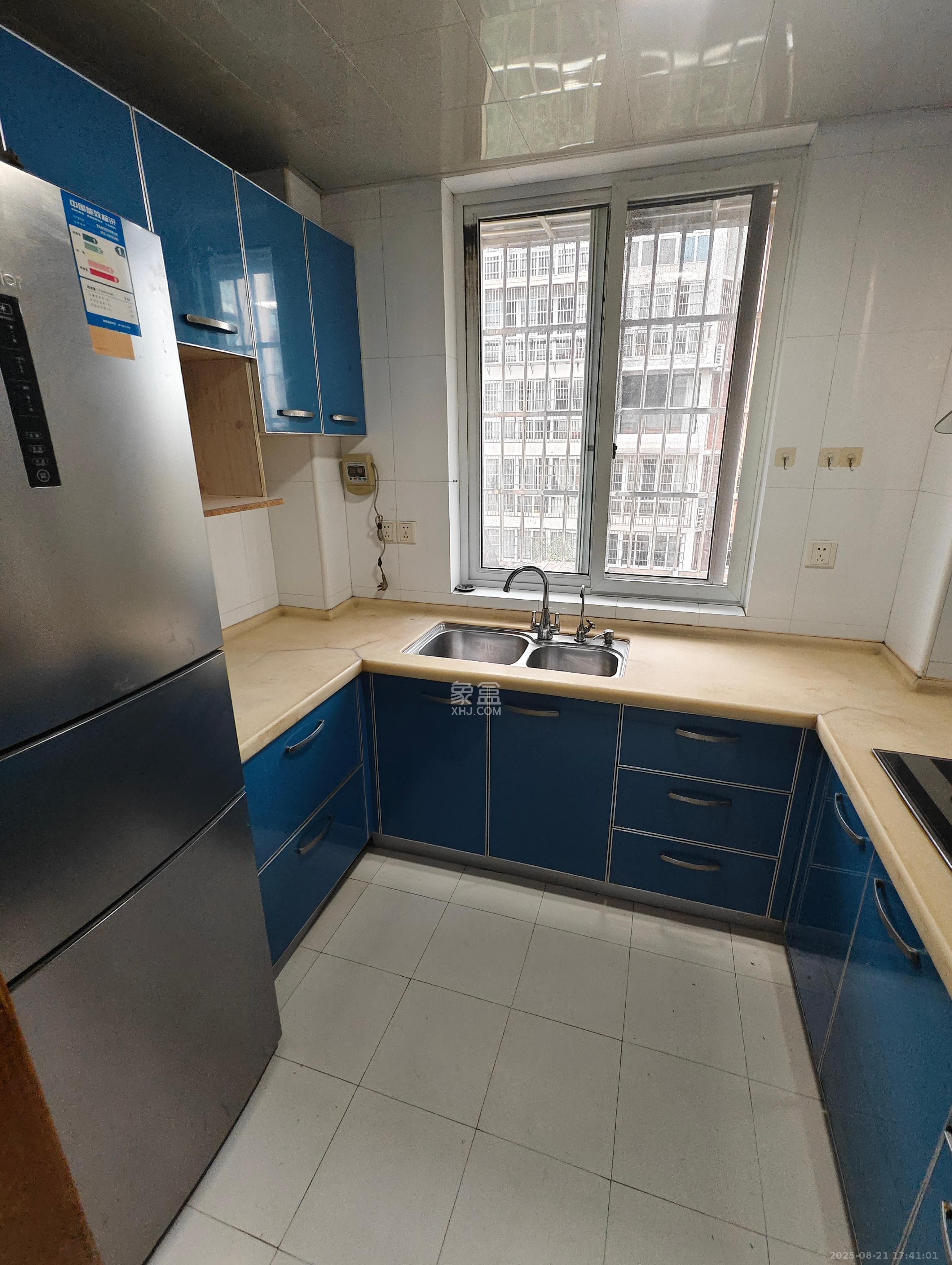 咸嘉新村悦峰园 3室2厅2卫 2200.0元/月 咸嘉新村悦峰园 3室2厅2卫 2200.0元/月室内图