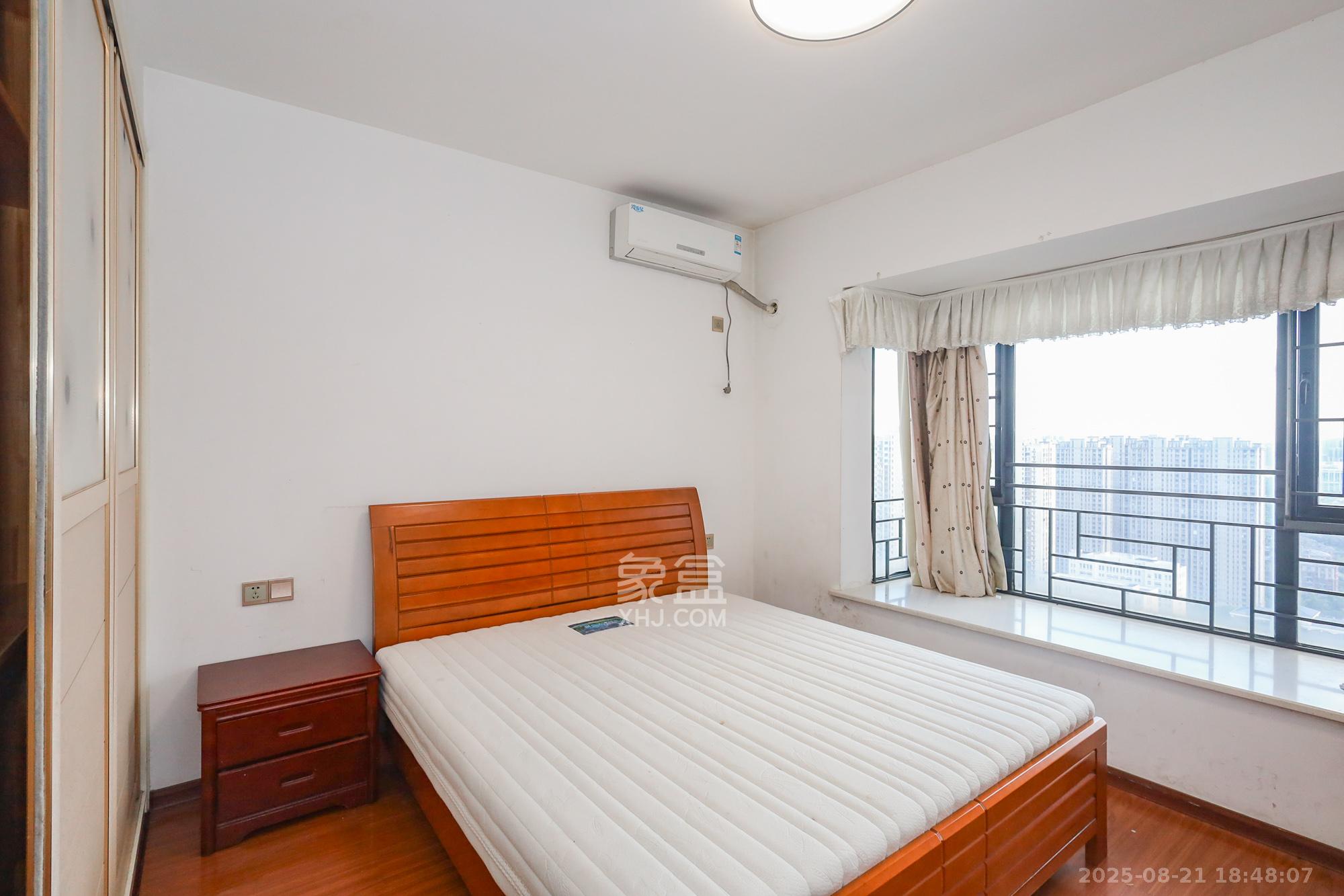 钰龙天下一期  4室2厅2卫    300.0万 钰龙天下一期  4室2厅2卫    300.0万卧室