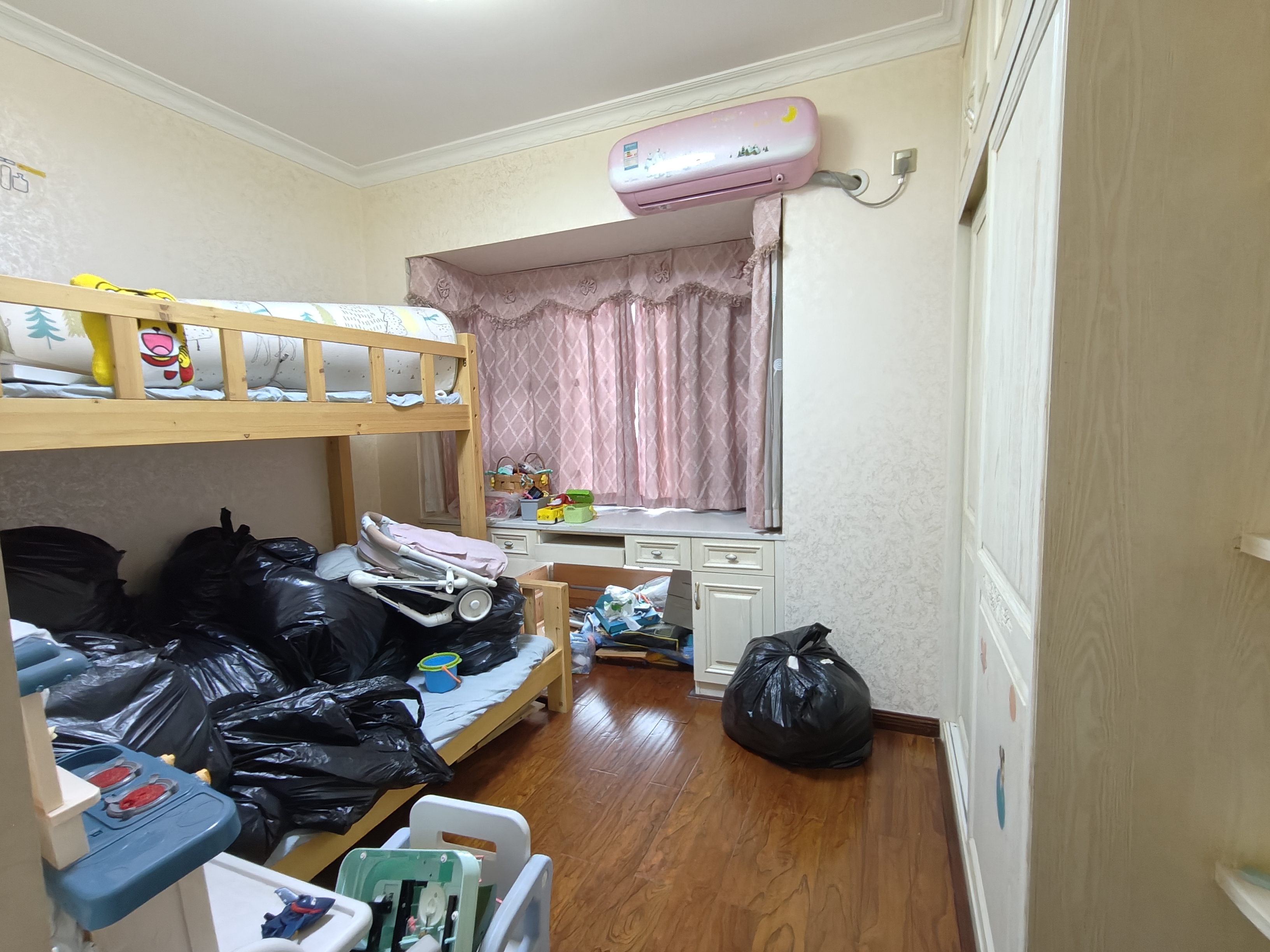 华晨御园 3室2厅2卫 90.0万 华晨御园 3室2厅2卫 90.0万室内图