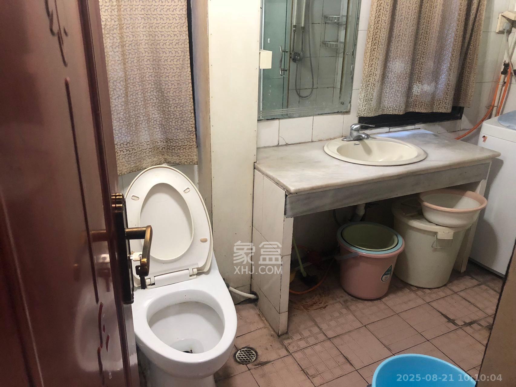 寿星街社区 4室2厅1卫 2600.0元/月 寿星街社区 4室2厅1卫 2600.0元/月室内图