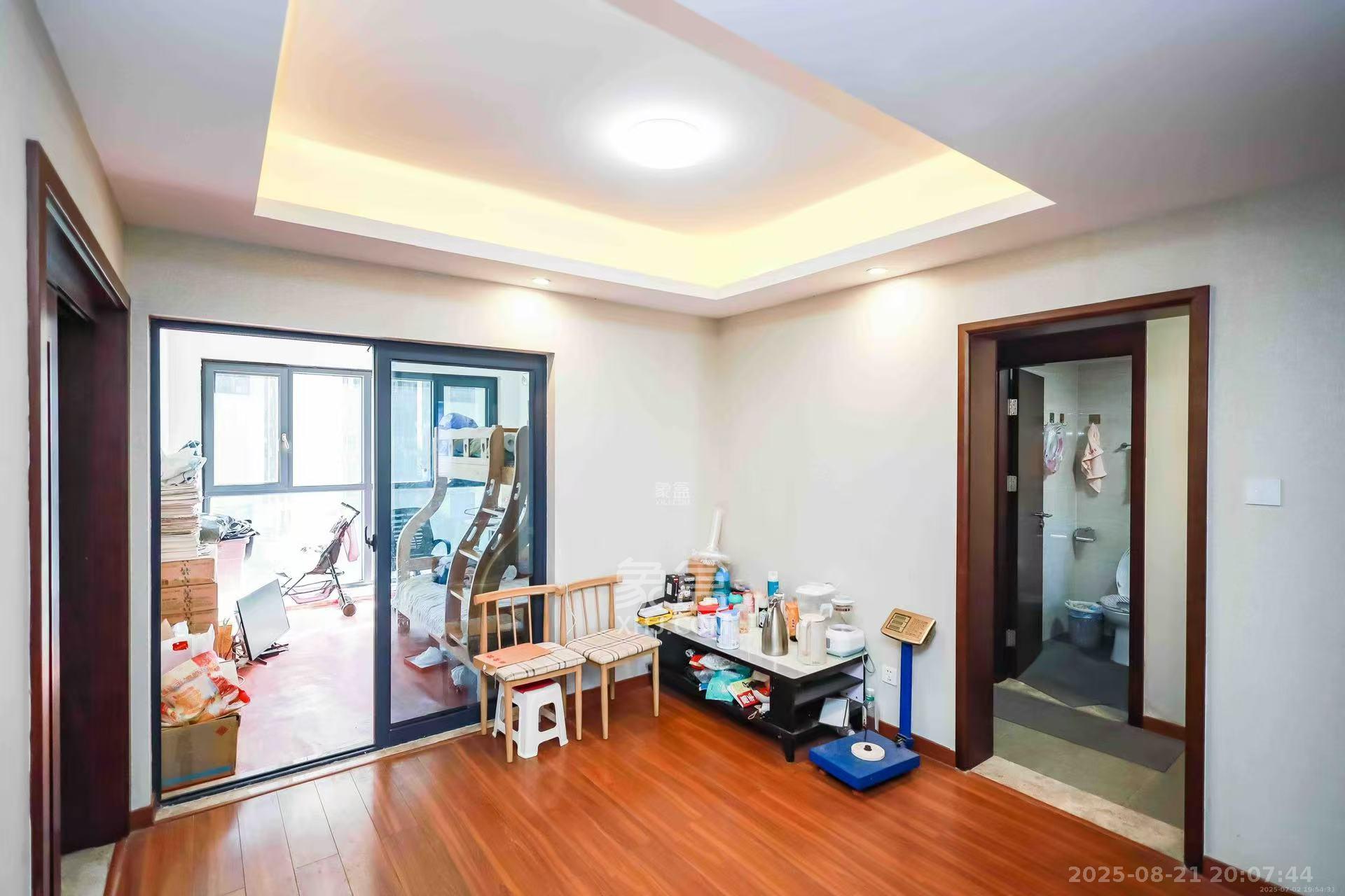 荣泰广场 3室2厅2卫 2800.0元/月 荣泰广场 3室2厅2卫 2800.0元/月室内图