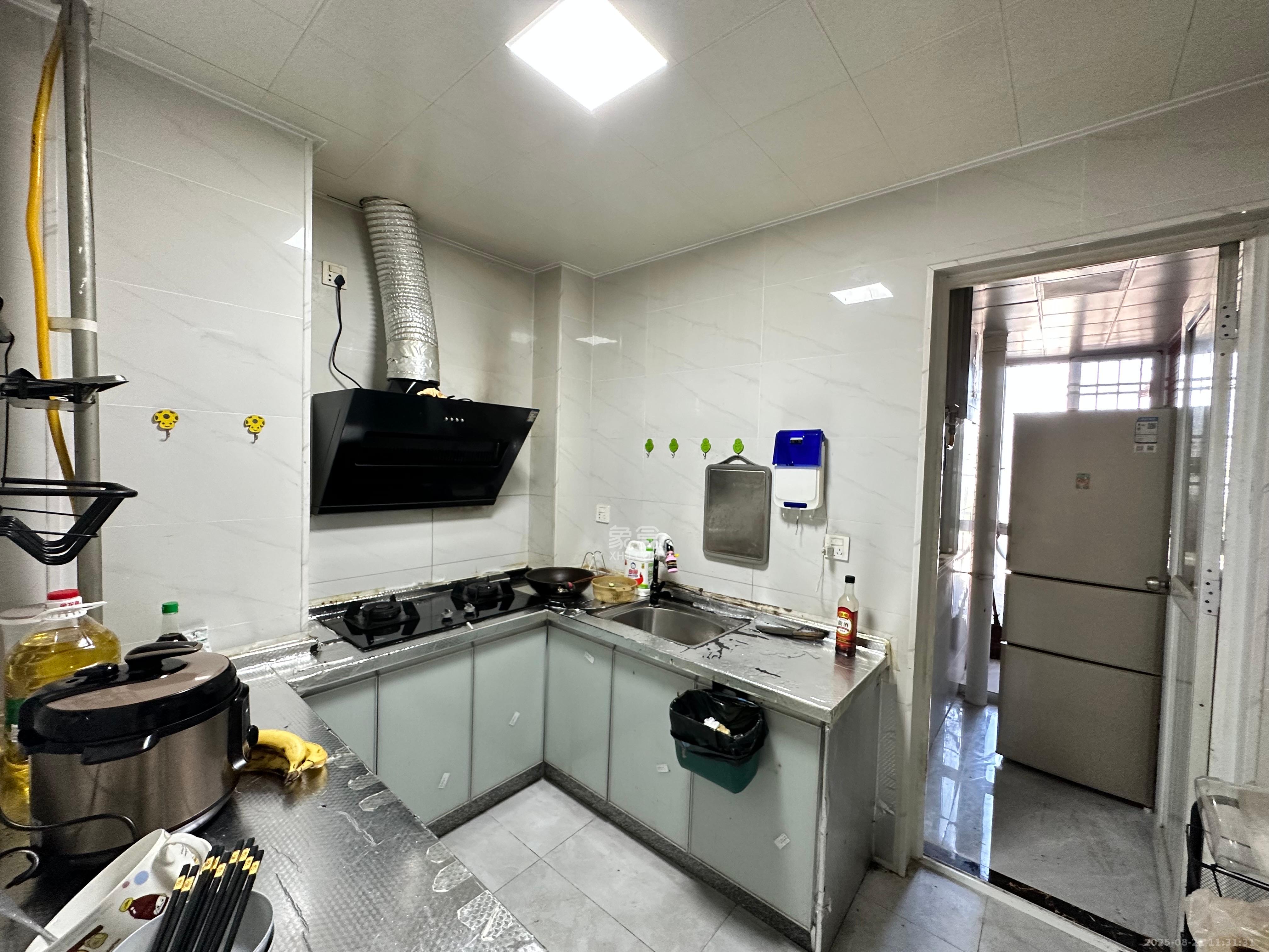 凯富南方鑫城  3室2厅1卫    2300.0元/月室内图