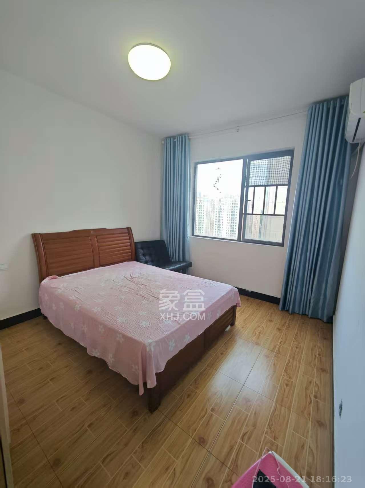 绿地海外滩一期  3室2厅1卫    1900.0元/月 绿地海外滩一期  3室2厅1卫    1900.0元/月室内图