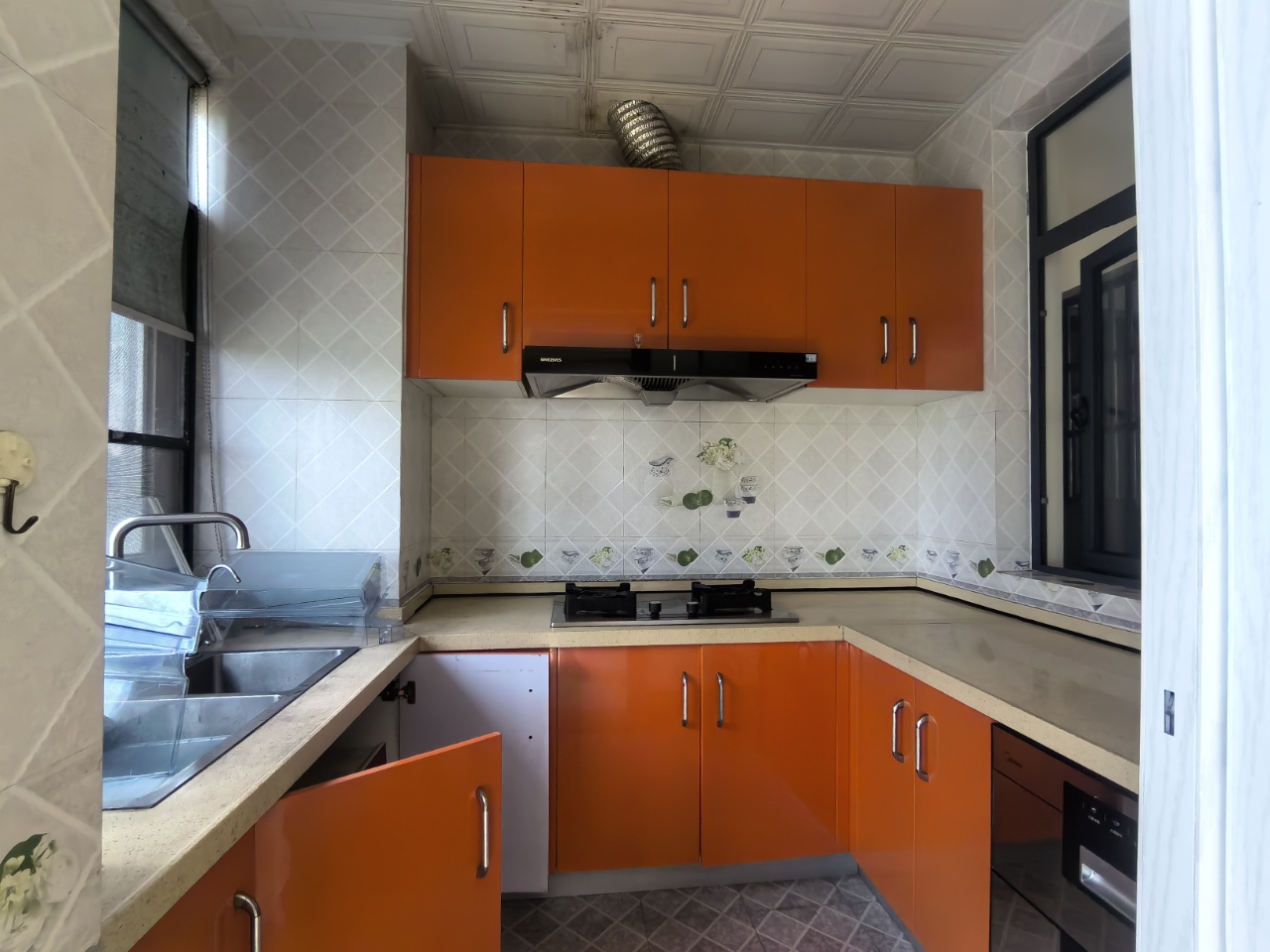 泰达天海国际  2室1厅1卫    3000.0元/月 泰达天海国际  2室1厅1卫    3000.0元/月室内图