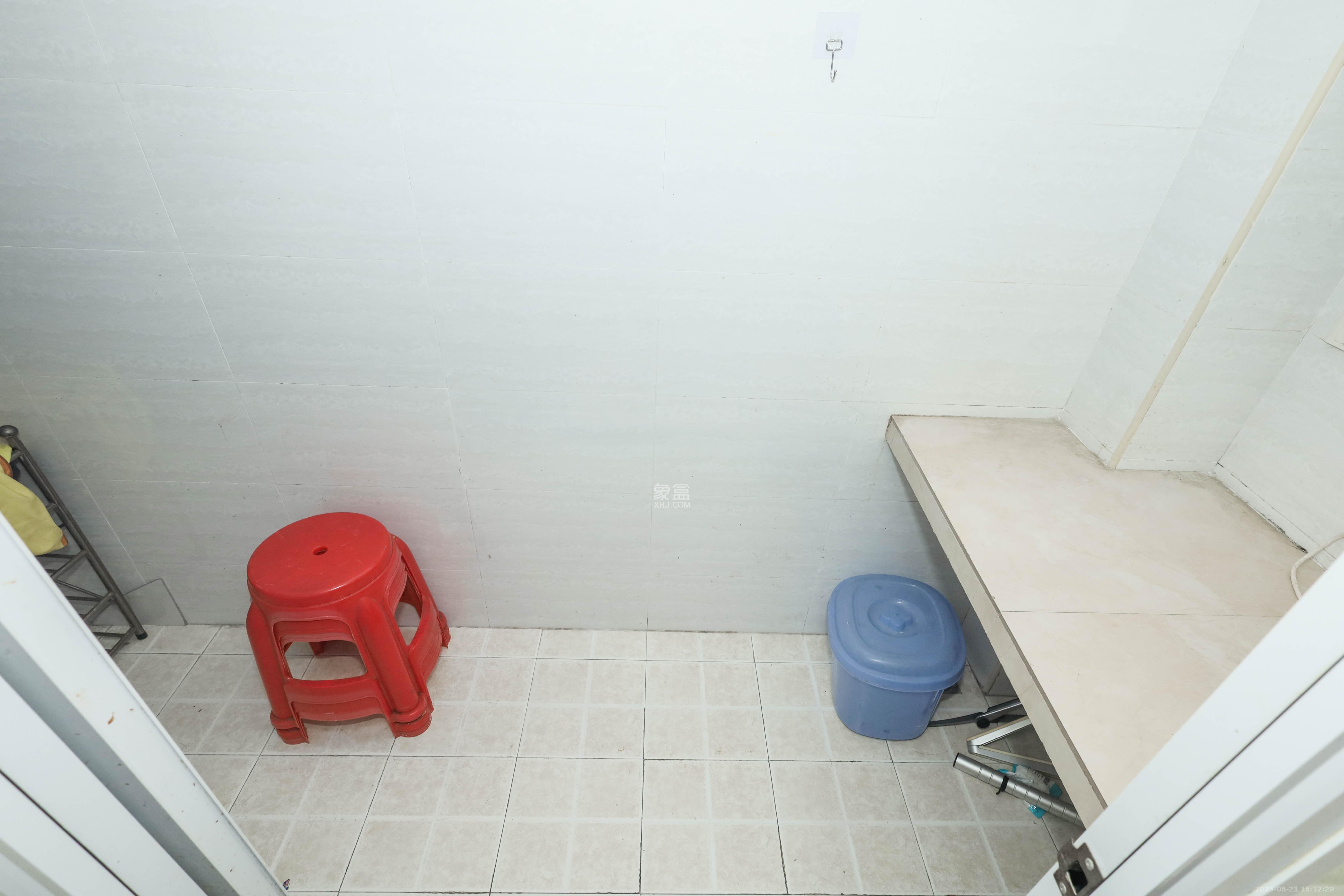 保利麓谷林语C区 2室2厅1卫 68.0万 保利麓谷林语C区 2室2厅1卫 68.0万阳台