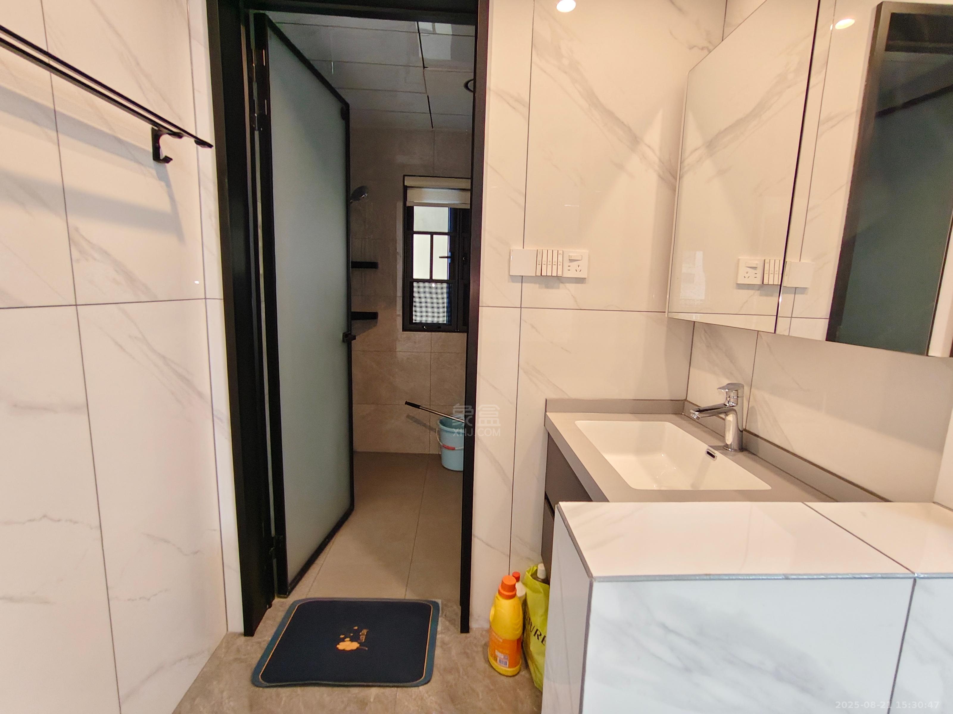 阳光城新城樾府 3室2厅2卫 2100.0元/月 阳光城新城樾府 3室2厅2卫 2100.0元/月室内图