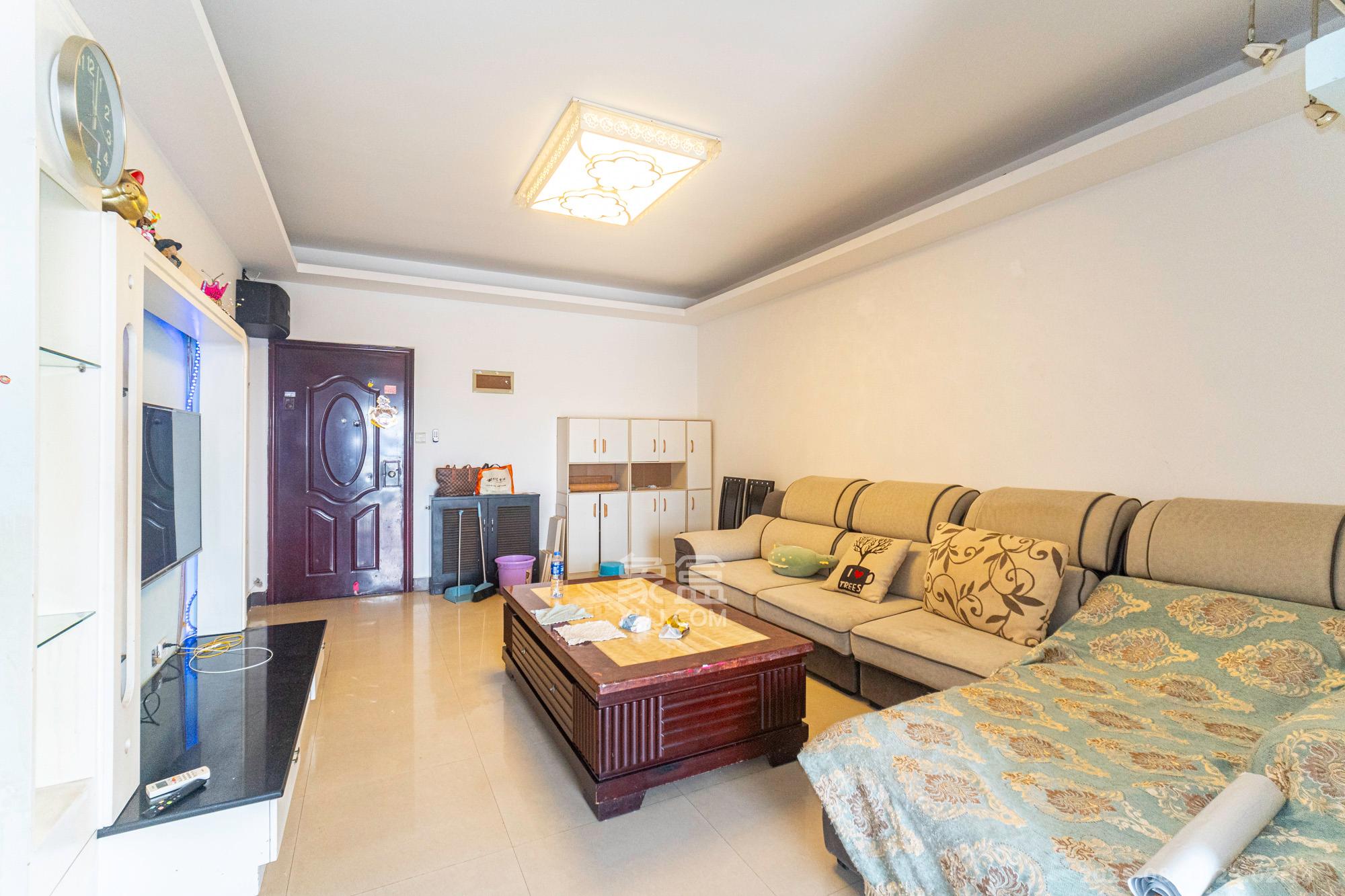 星沙商业步行街 2室2厅1卫 41.8万 星沙商业步行街 2室2厅1卫 41.8万客厅