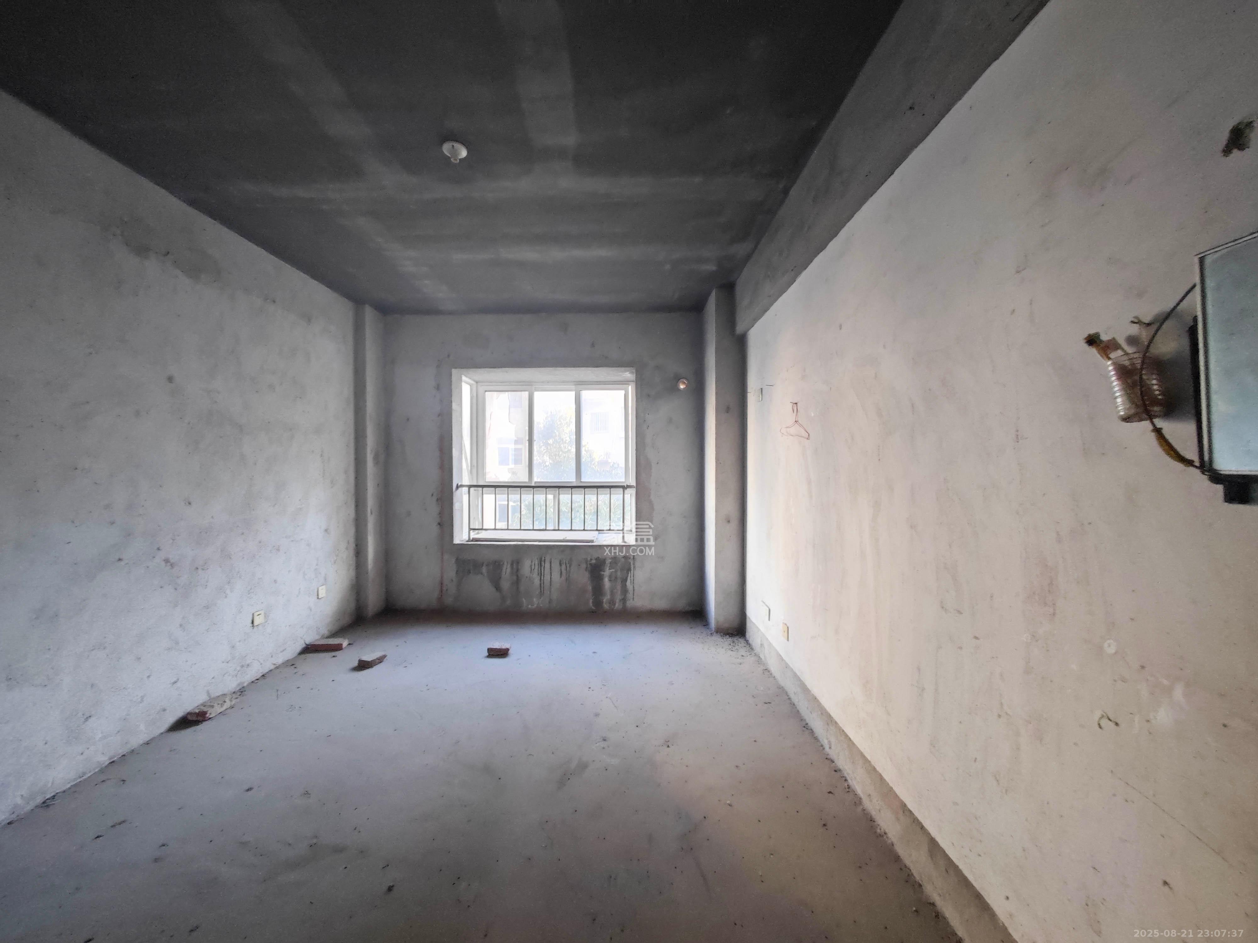 鄱阳小区  3室2厅2卫    98.0万卧室