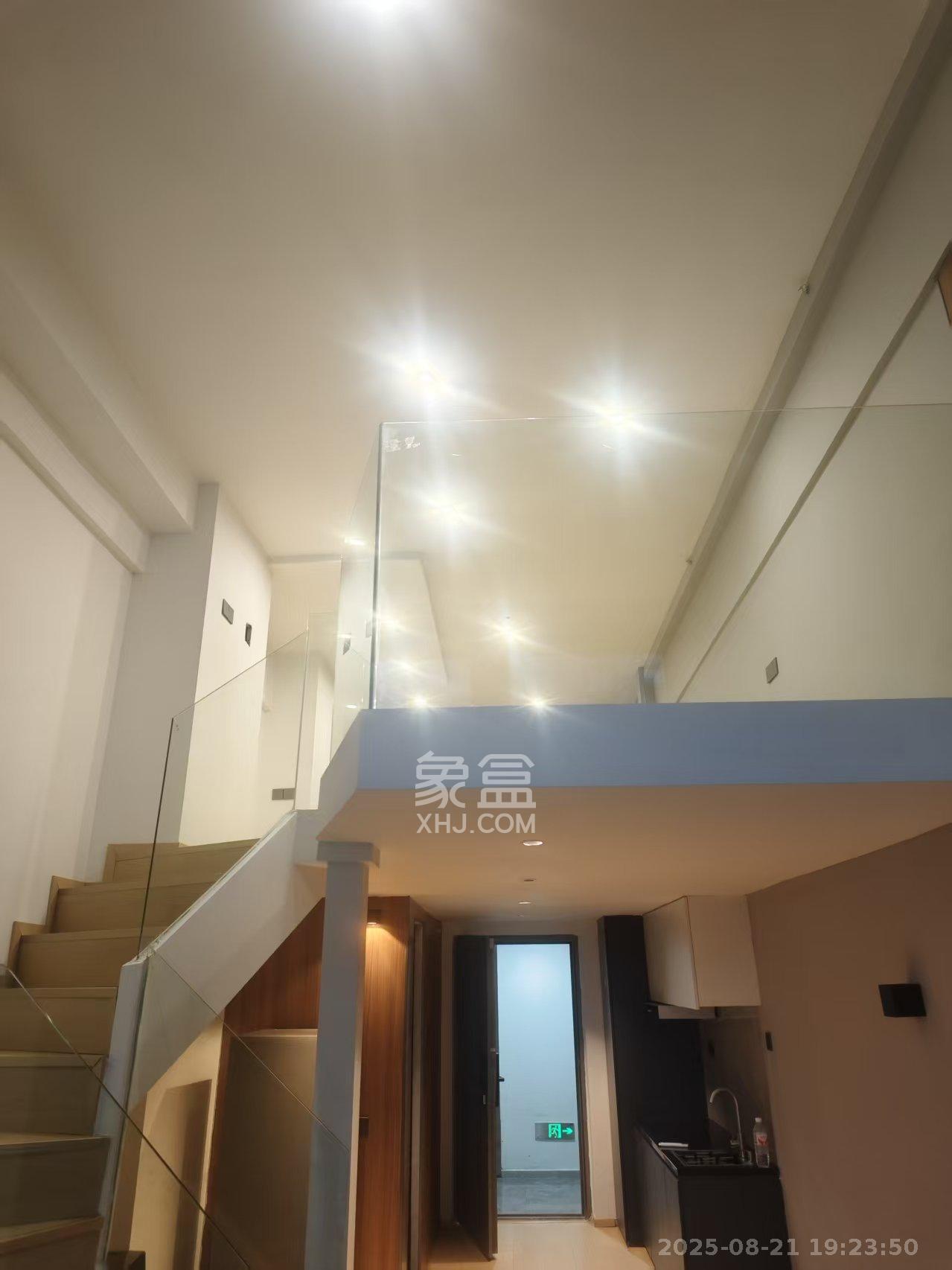 绿地商务广场 1室1厅1卫 1600.0元/月 绿地商务广场 1室1厅1卫 1600.0元/月室内图