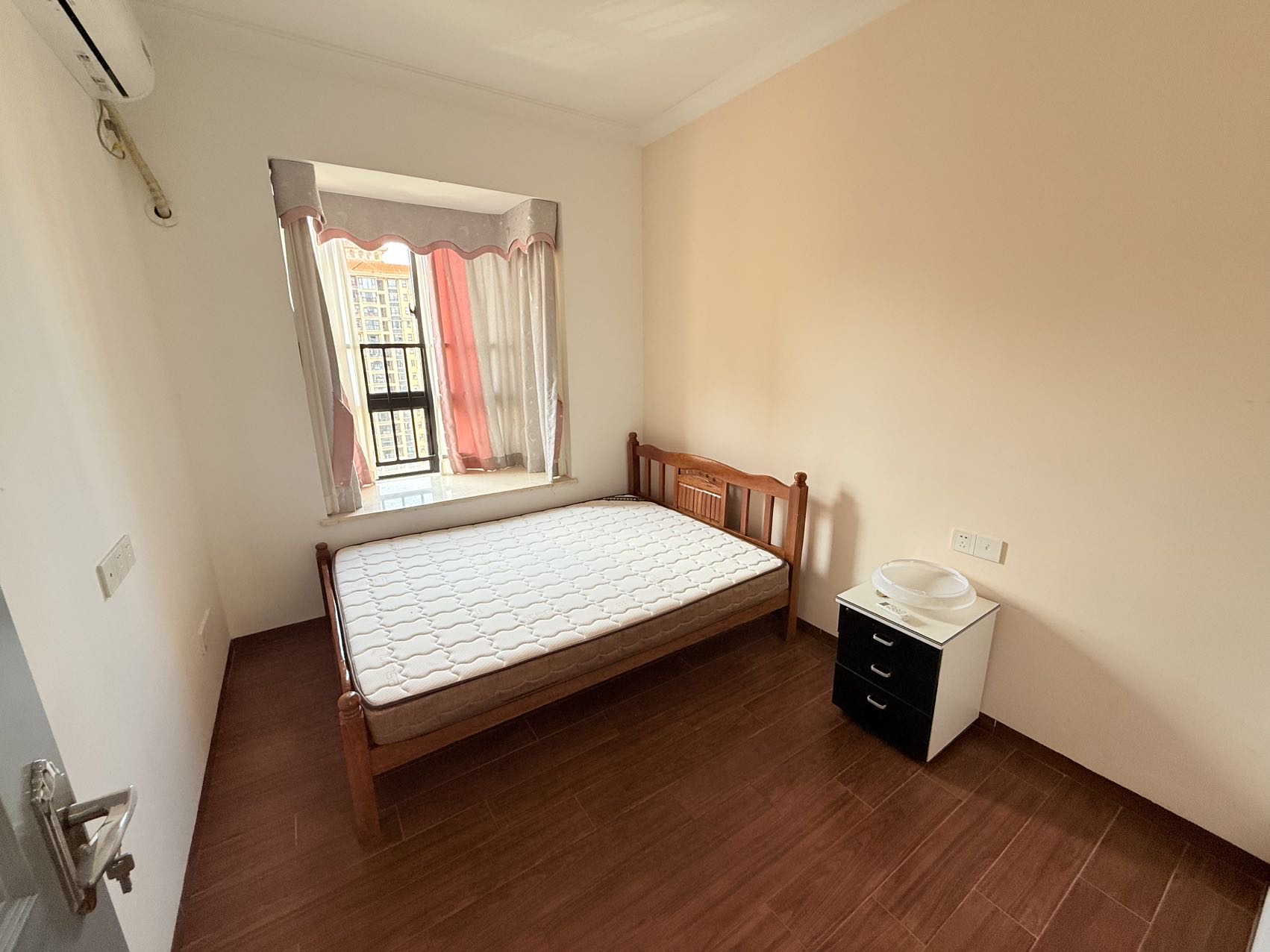 滨江世纪佳城(北区) 4室2厅2卫 3500.0元/月 滨江世纪佳城(北区) 4室2厅2卫 3500.0元/月室内图