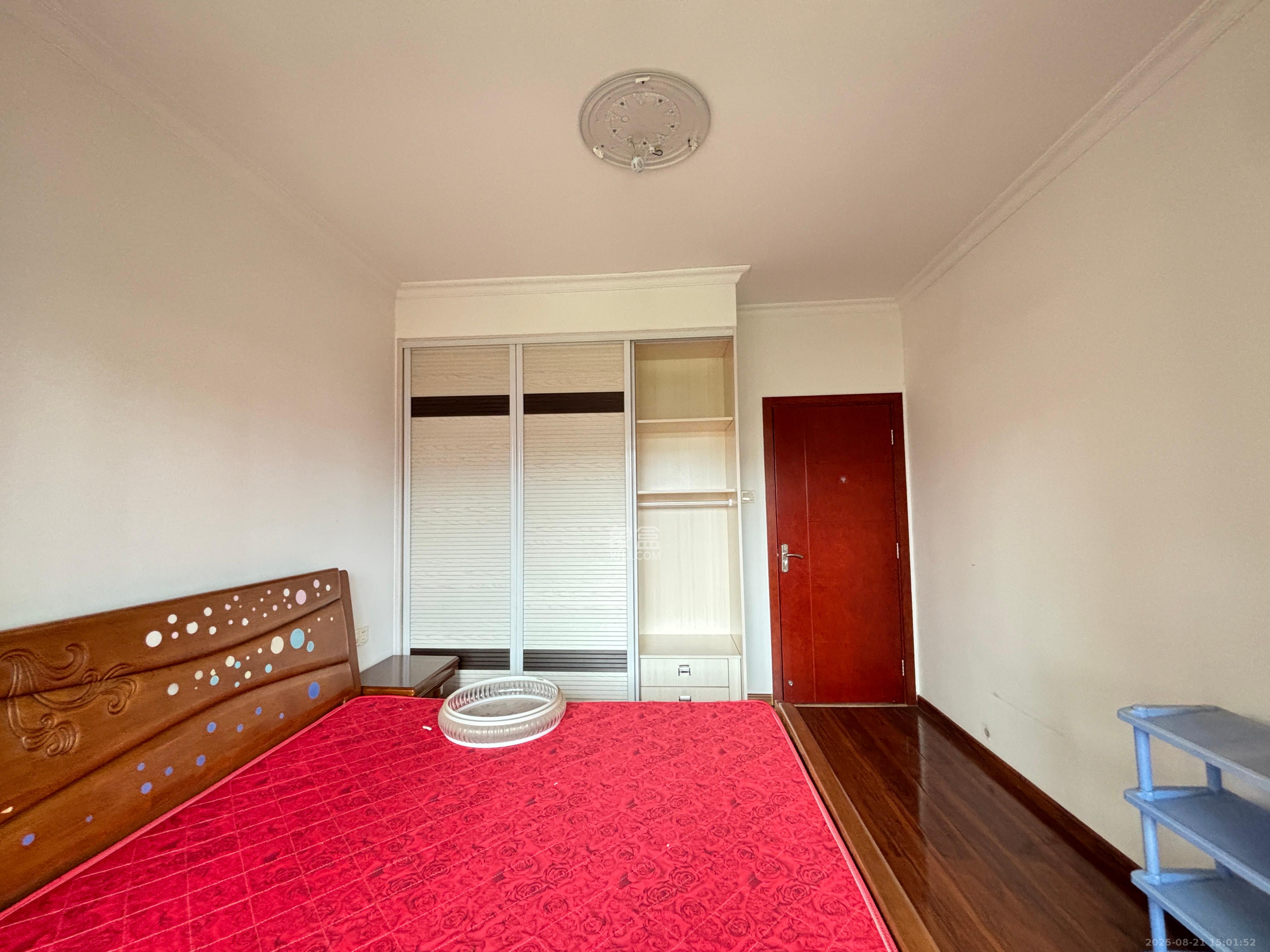 鑫天御景湾 3室2厅2卫 2800.0元/月 鑫天御景湾 3室2厅2卫 2800.0元/月室内图