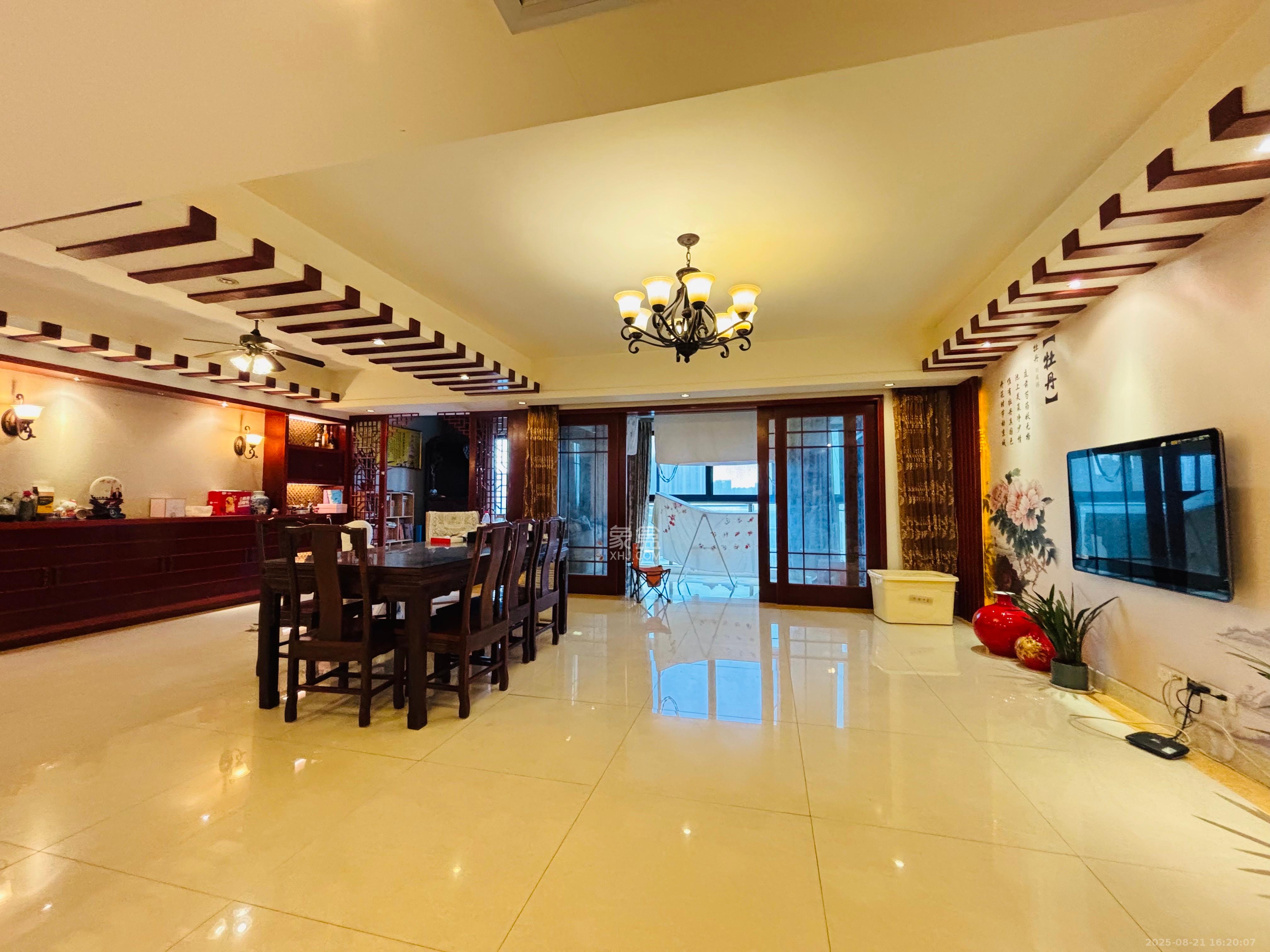 西街花园  4室2厅2卫    4800.0元/月室内图