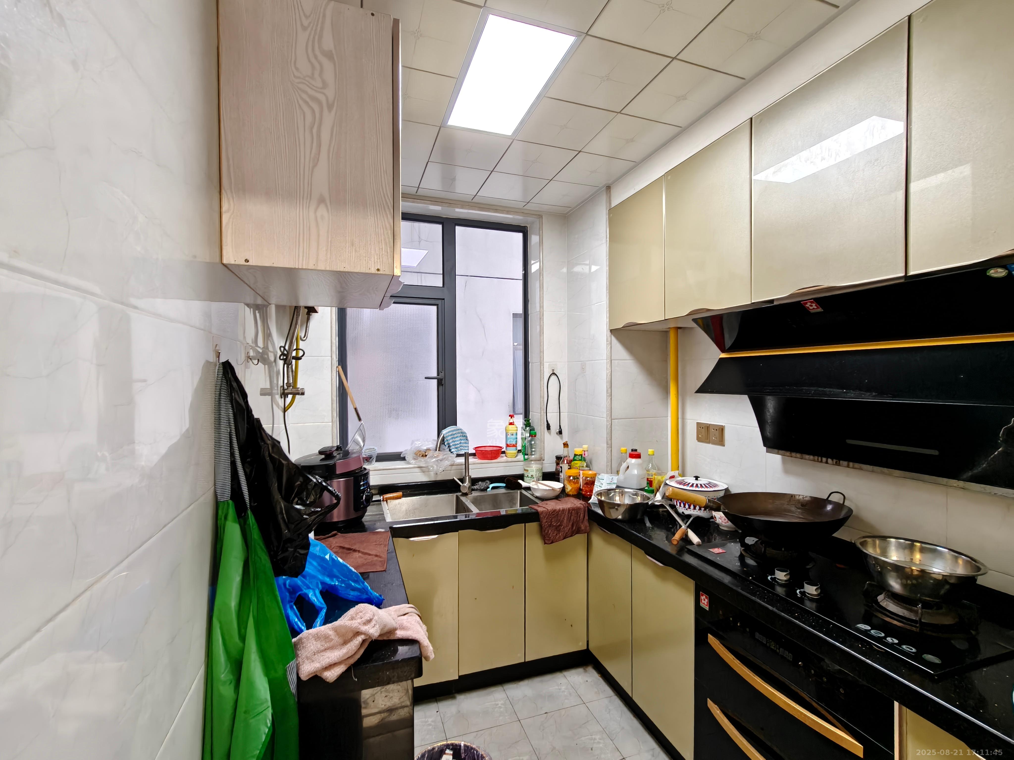 财富港湾（绿领大厦）  3室2厅2卫    3200.0元/月室内图