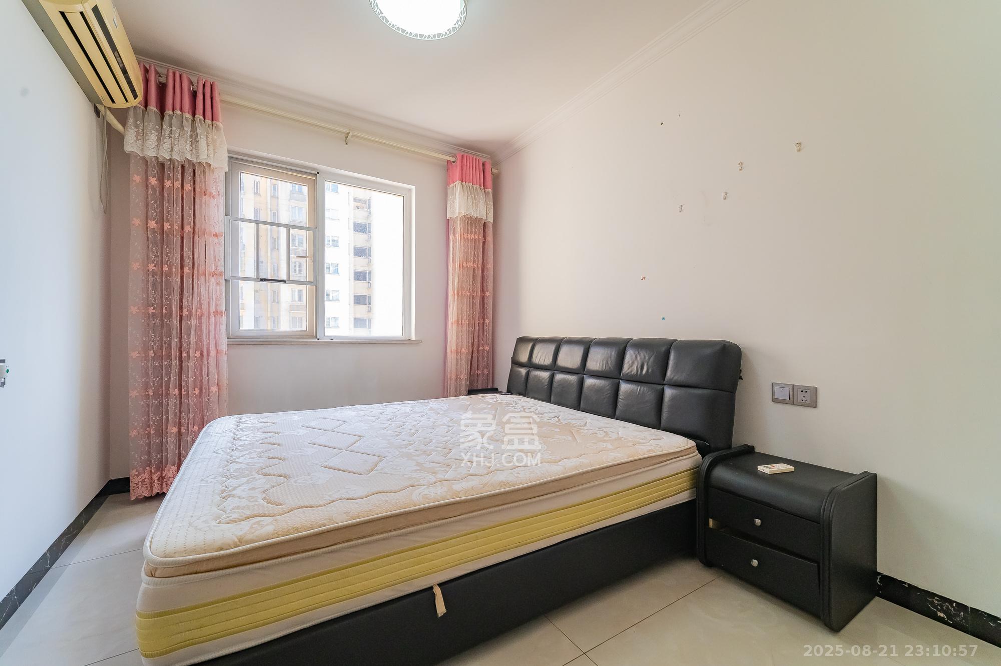 MOMA当代广场  3室2厅1卫    61.8万 MOMA当代广场  3室2厅1卫    61.8万卧室