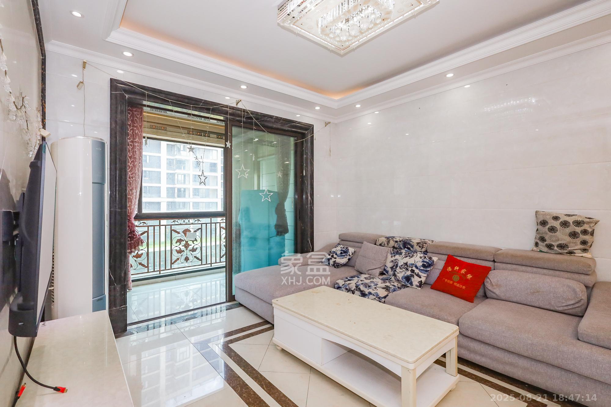 滨江一号(丰泰花园) 3室2厅1卫 79.9万 滨江一号(丰泰花园) 3室2厅1卫 79.9万客厅