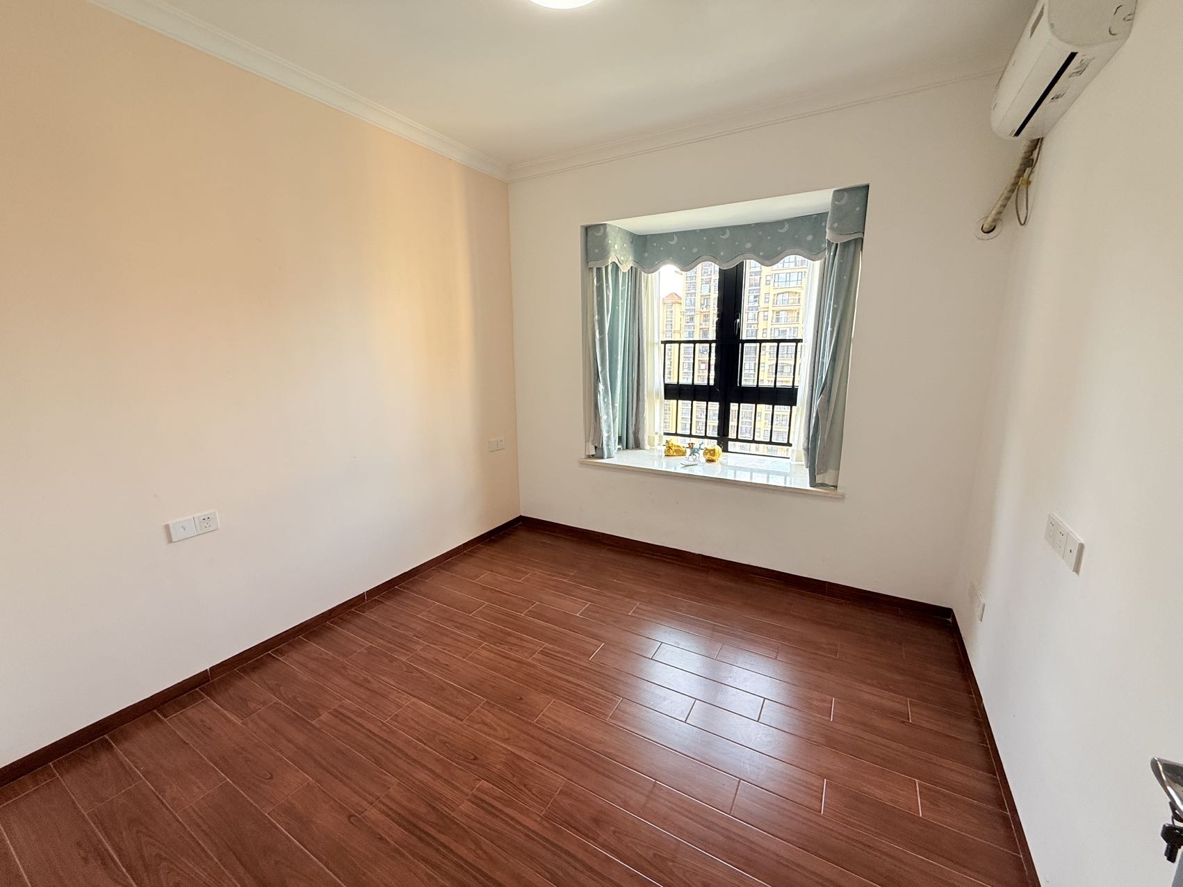 滨江世纪佳城(北区) 4室2厅2卫 3500.0元/月 滨江世纪佳城(北区) 4室2厅2卫 3500.0元/月室内图