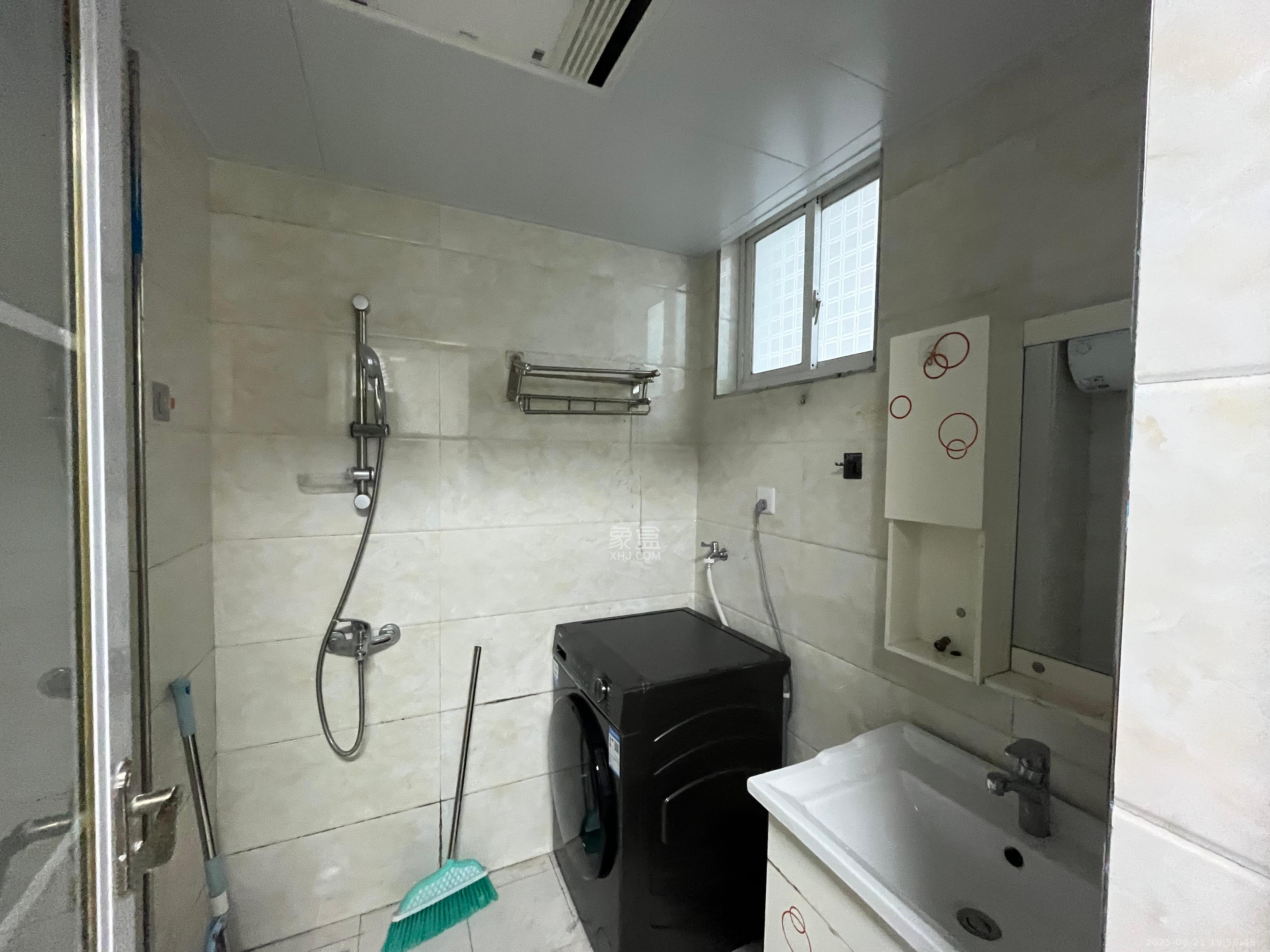 融科东南海 1室1厅1卫 1300.0元/月 融科东南海 1室1厅1卫 1300.0元/月室内图