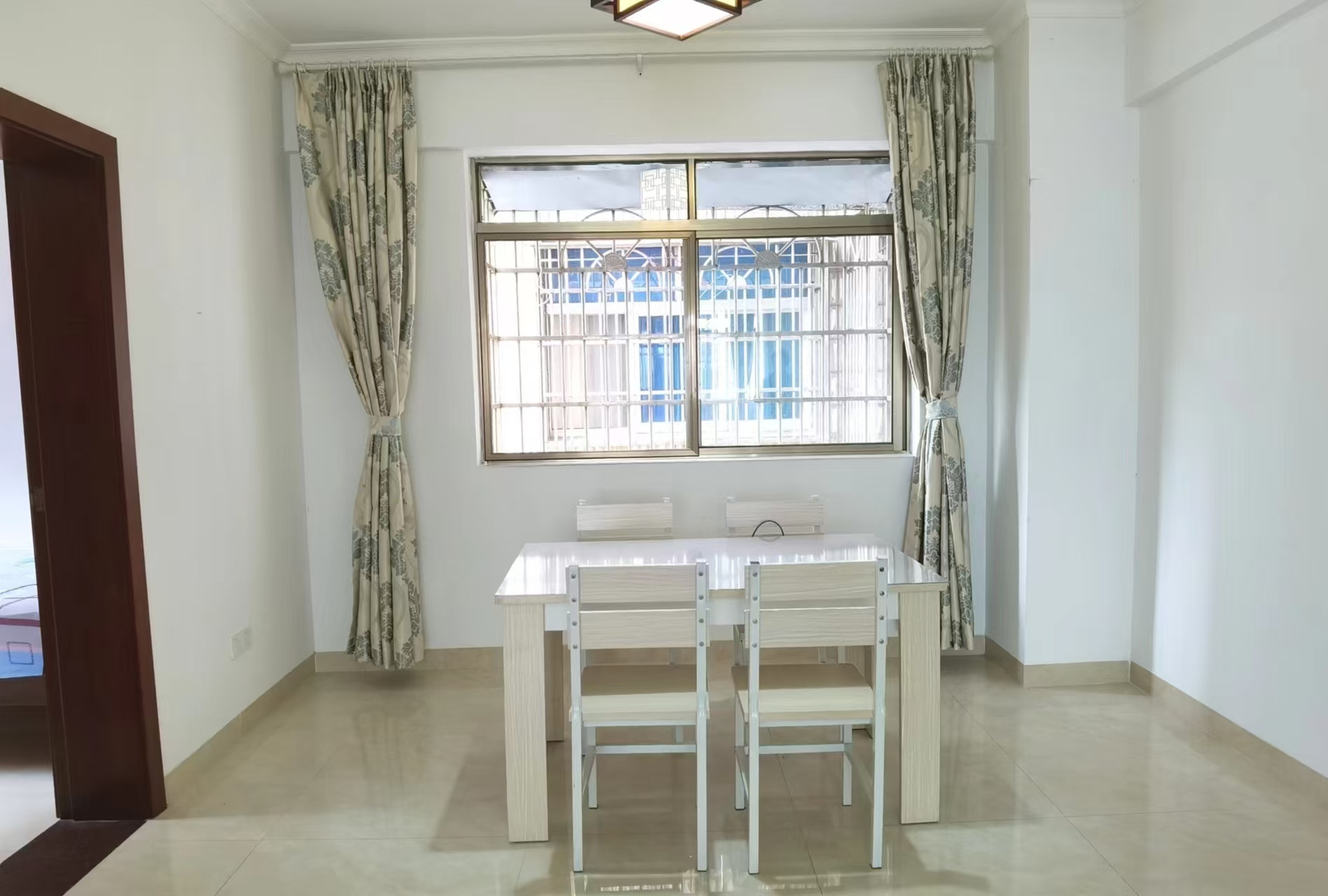 康业花园  3室2厅1卫    2600.0元/月室内图