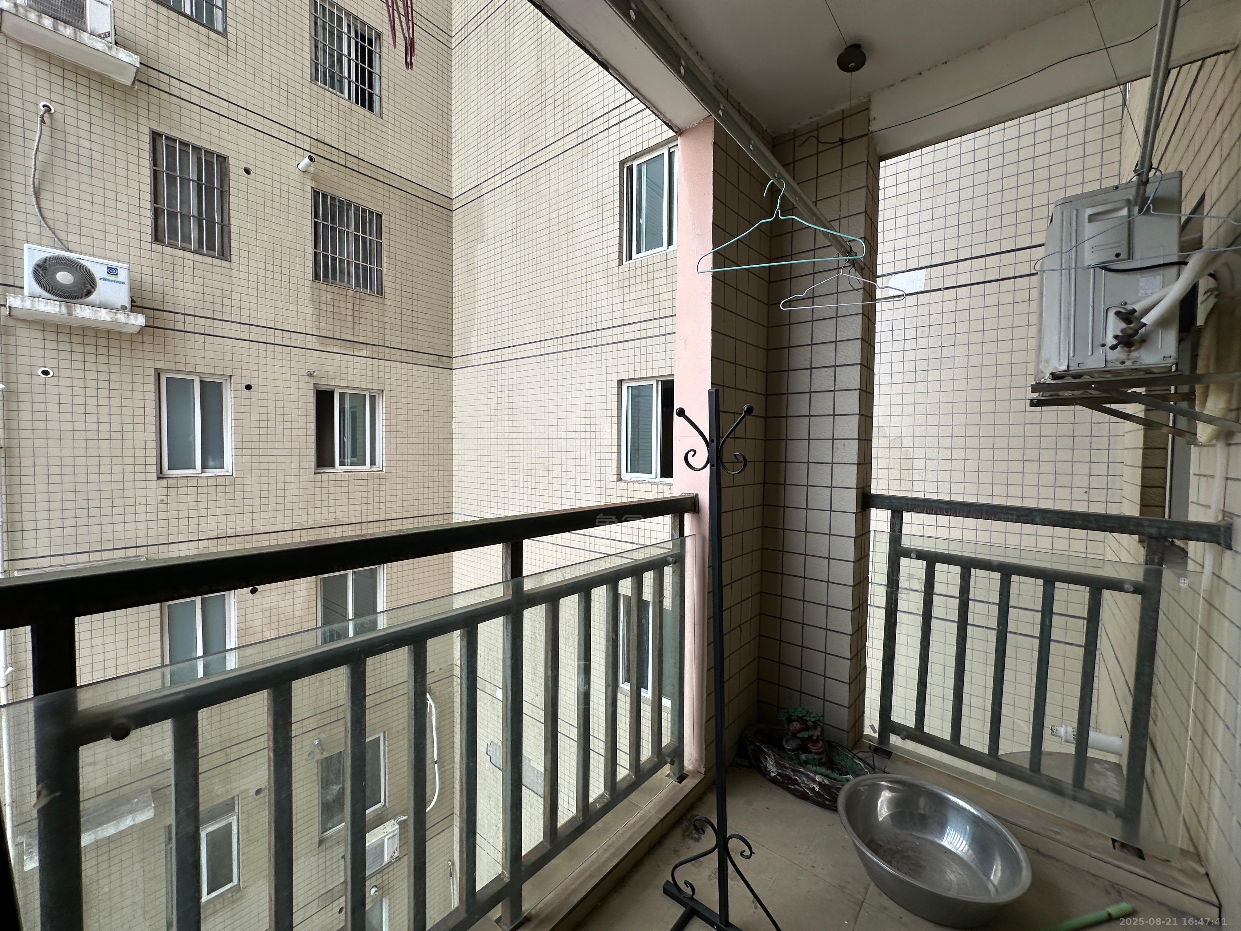 利江花园 4室2厅2卫 1600.0元/月 利江花园 4室2厅2卫 1600.0元/月室内图