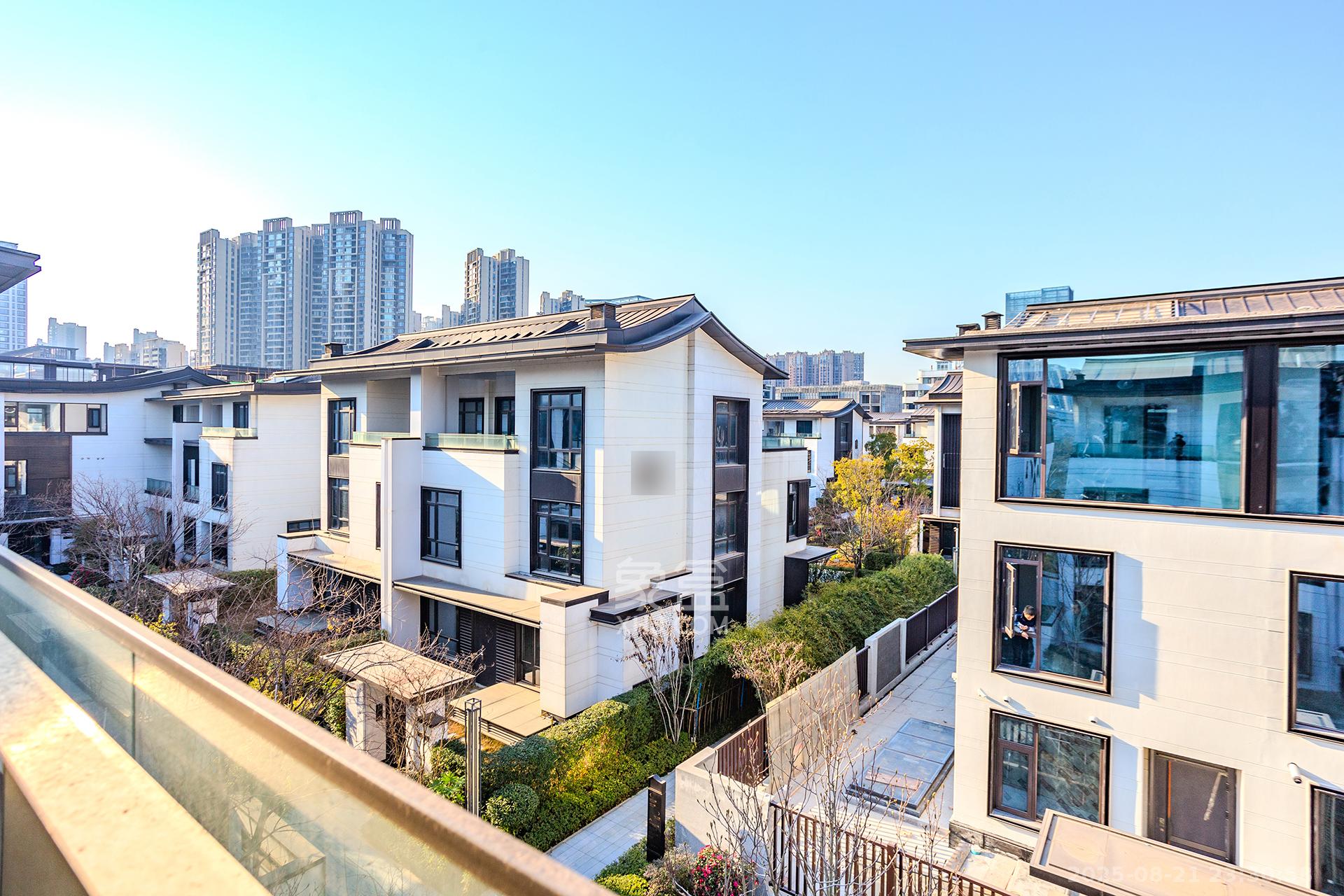 长房润和湘江玥 6室2厅4卫 700.0万 长房润和湘江玥 6室2厅4卫 700.0万其他