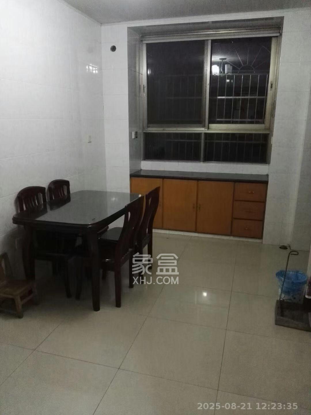 中南家园  3室2厅1卫    1800.0元/月室内图