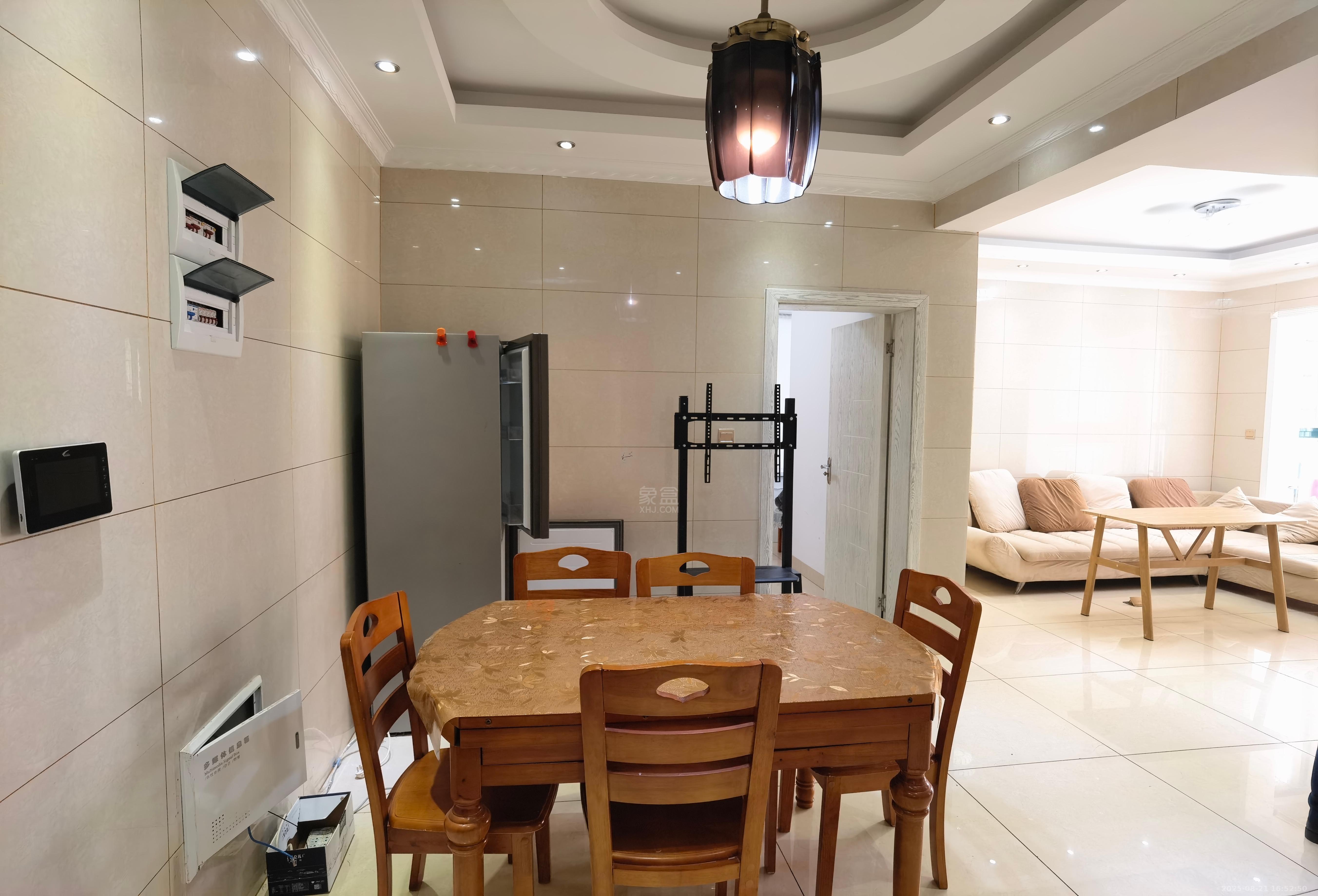 湖景名城 2室2厅1卫 1800.0元/月 湖景名城 2室2厅1卫 1800.0元/月室内图